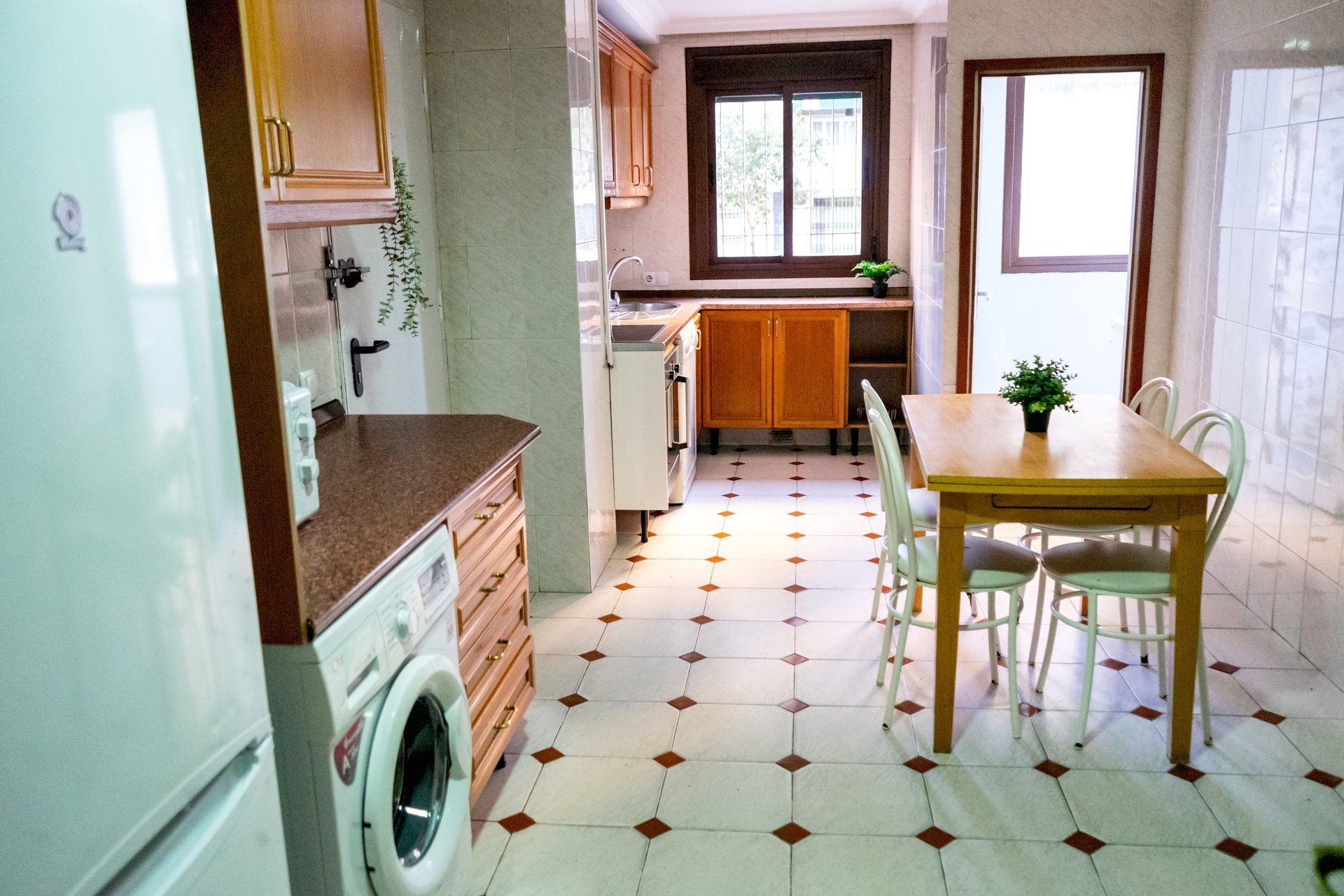 Gran Piso de 5 Habitaciones en Grupo Óscar Carvallo - Nervion