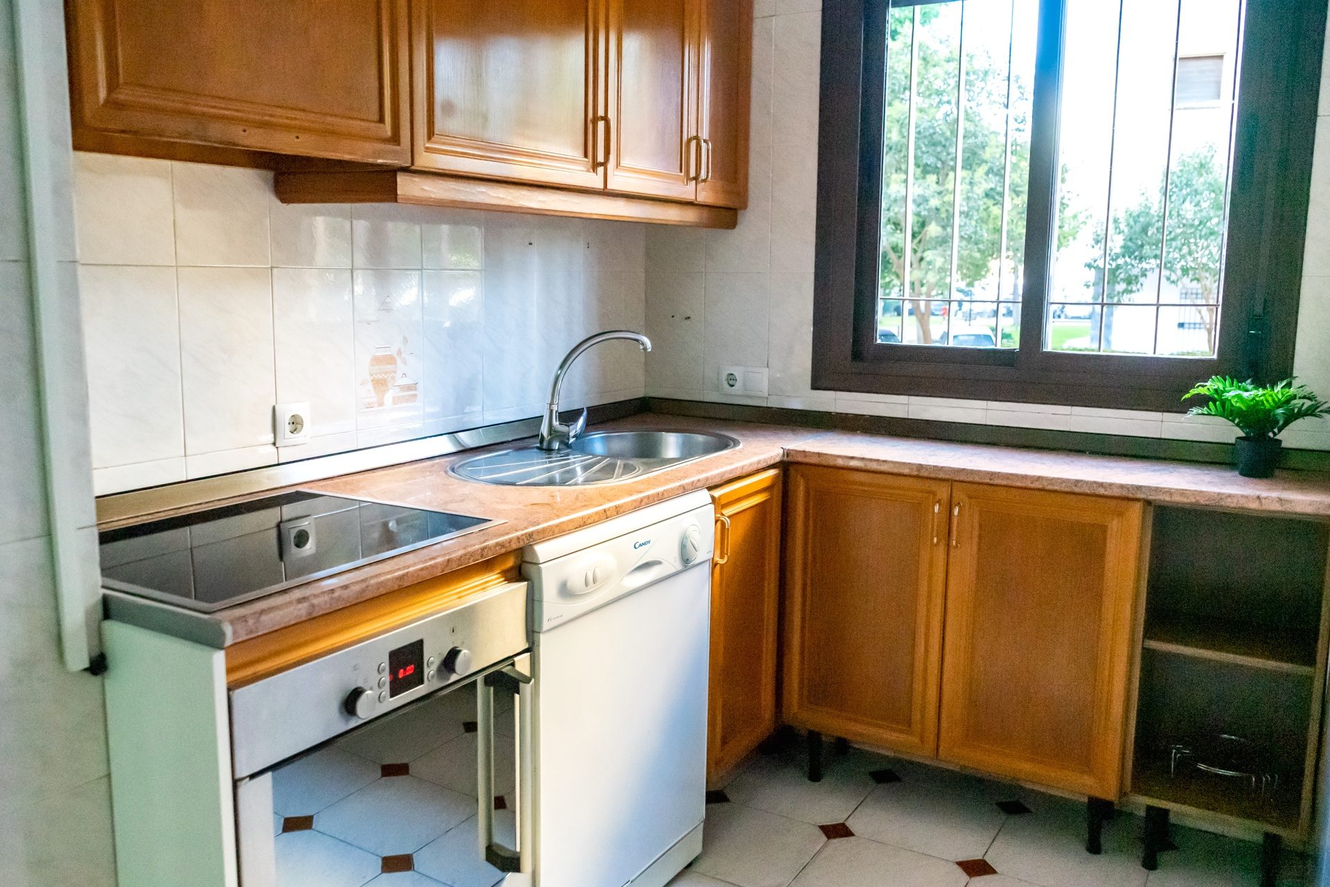 Gran Piso de 5 Habitaciones en Grupo Óscar Carvallo - Nervion
