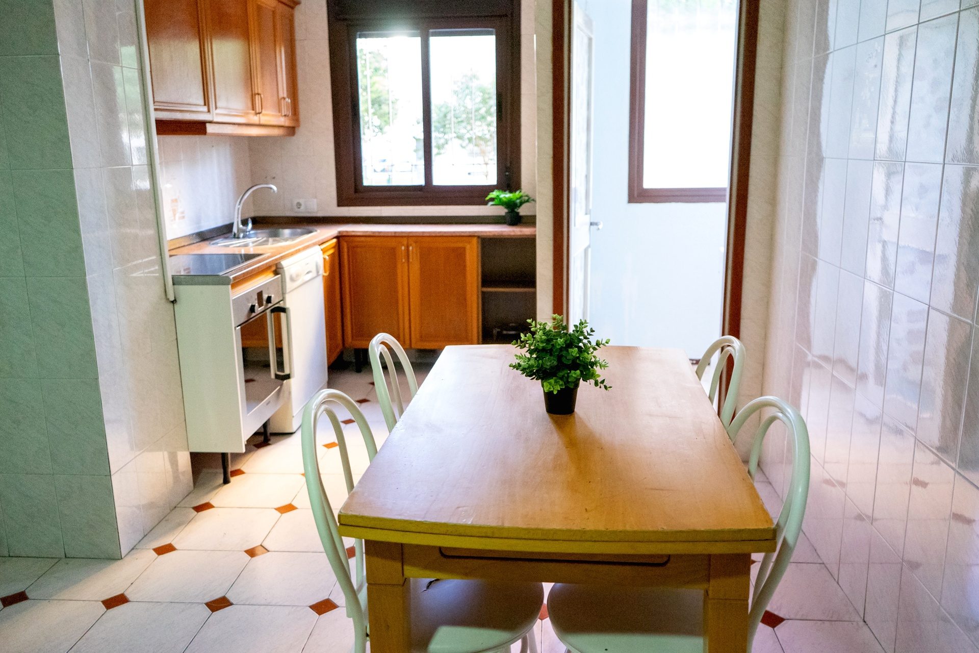 Gran Piso de 5 Habitaciones en Grupo Óscar Carvallo - Nervion