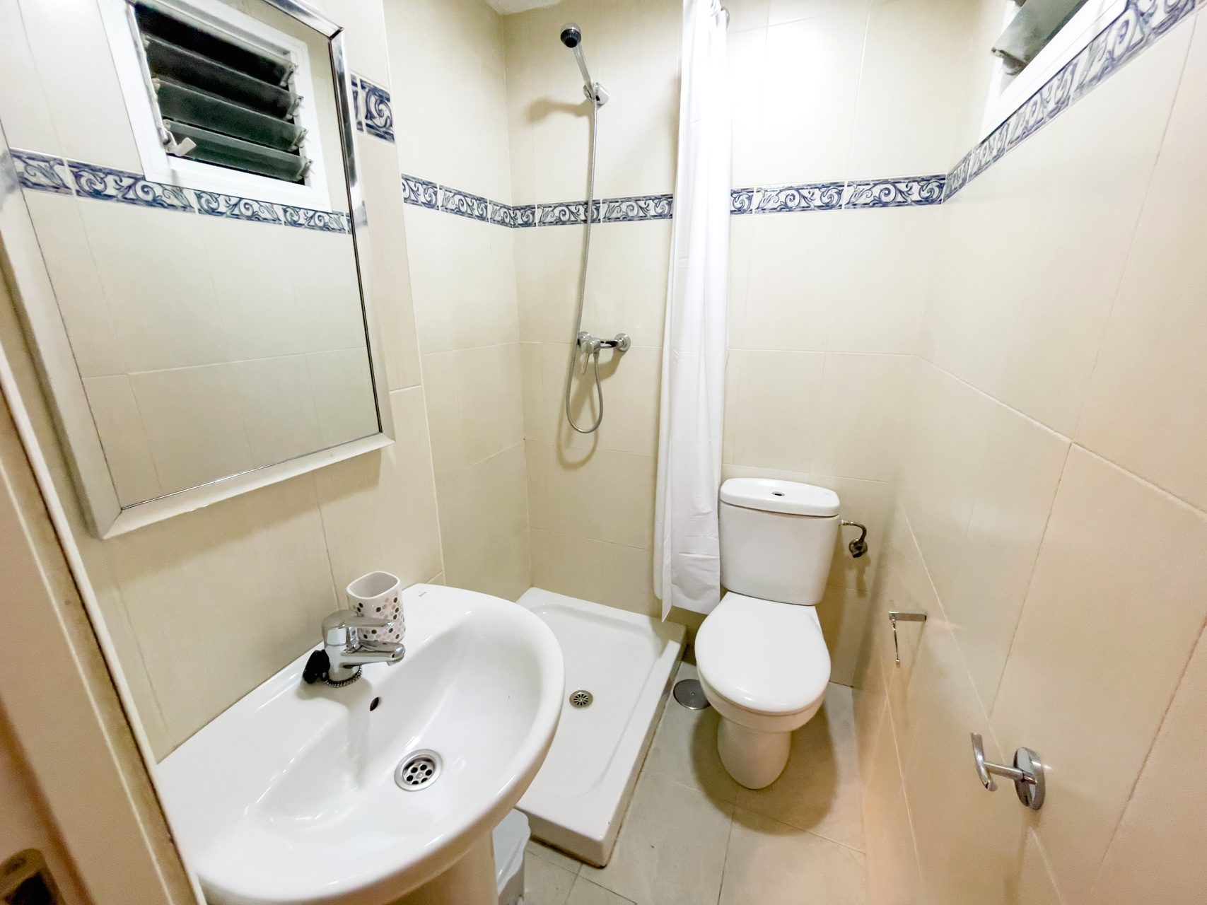 Gran Piso de 5 Habitaciones en Grupo Óscar Carvallo - Nervion