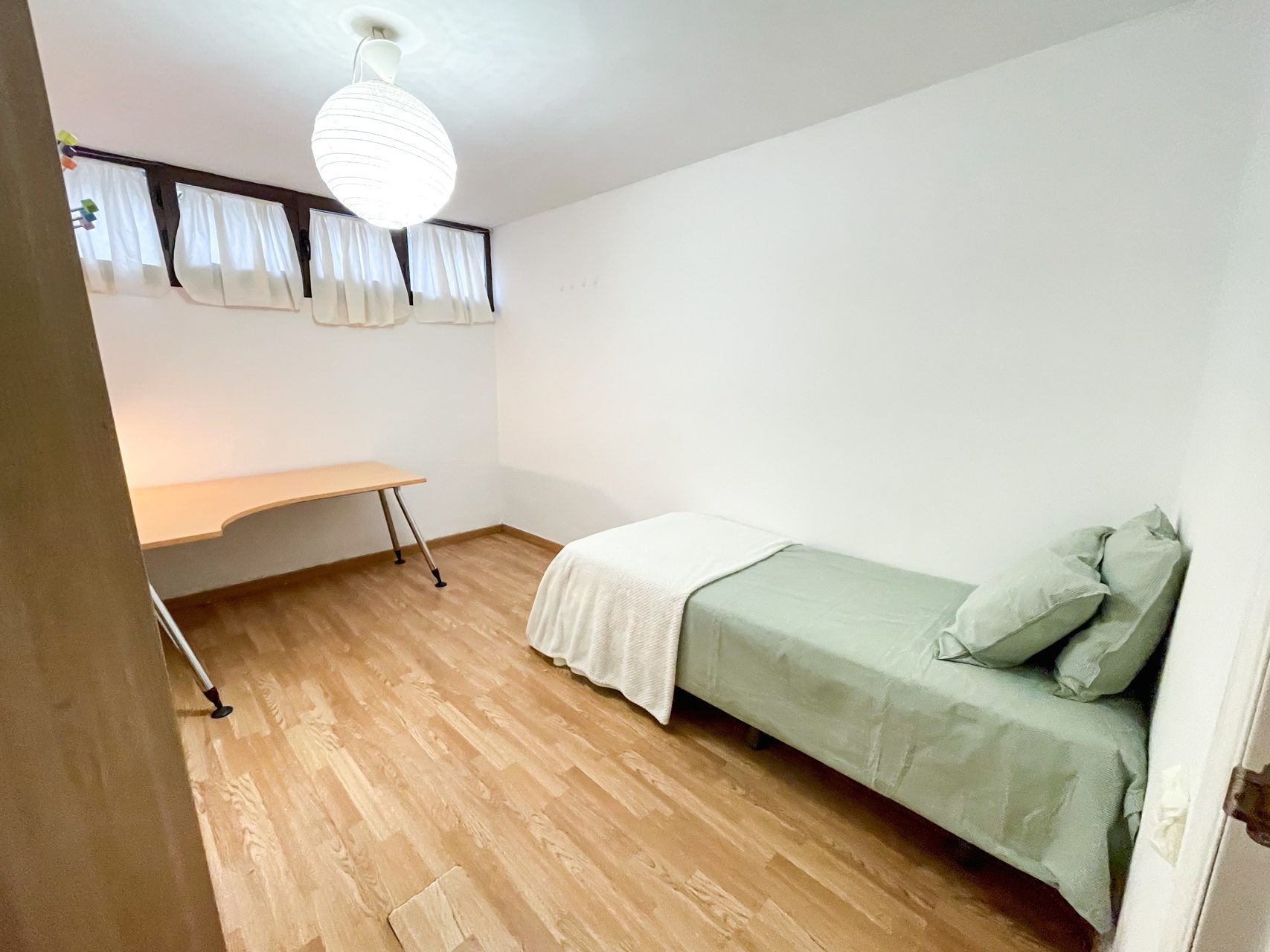 Gran Piso de 5 Habitaciones en Grupo Óscar Carvallo - Nervion