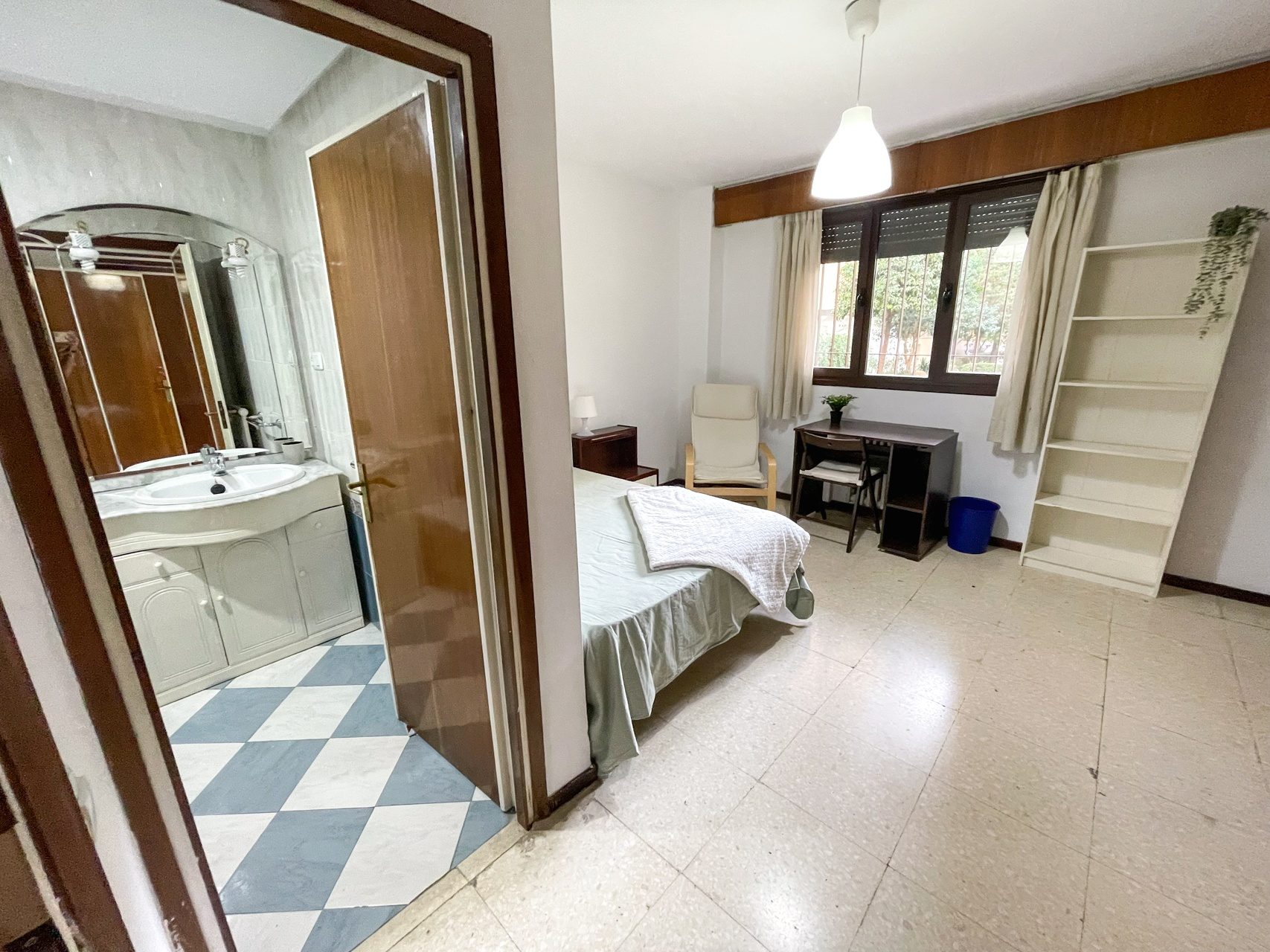 Gran Piso de 5 Habitaciones en Grupo Óscar Carvallo - Nervion