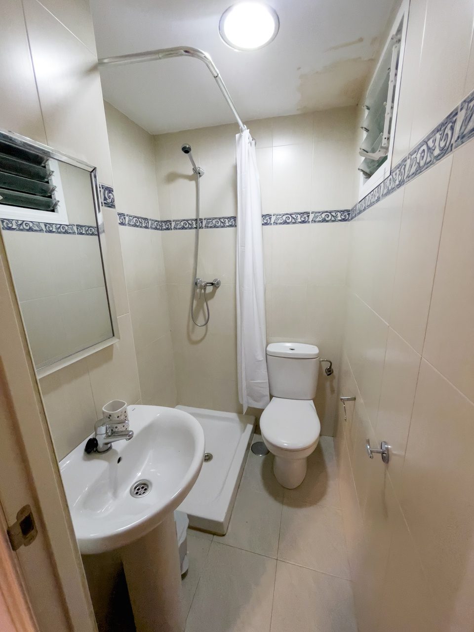 Gran Piso de 5 Habitaciones en Grupo Óscar Carvallo - Nervion