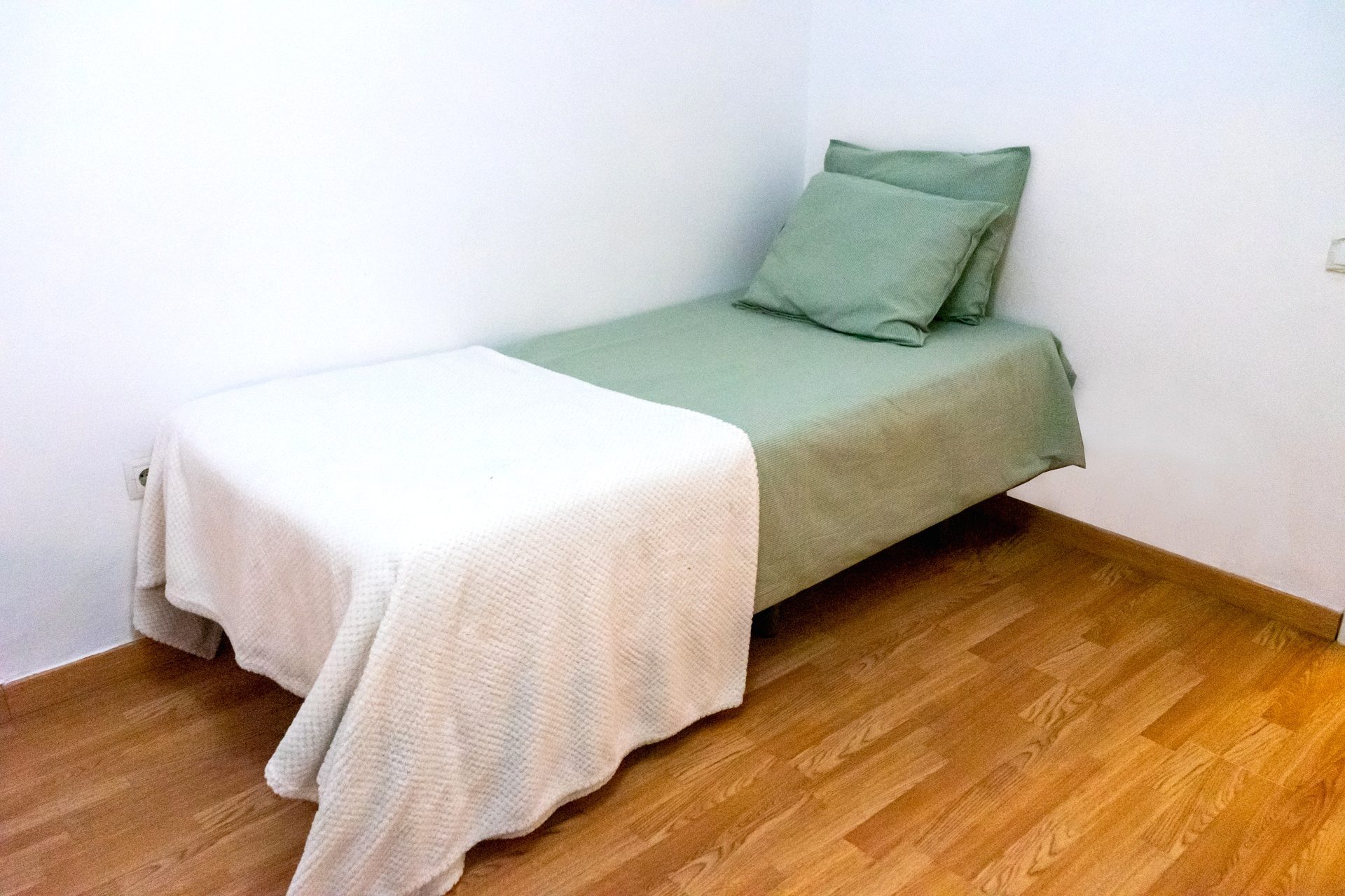 Gran Piso de 5 Habitaciones en Grupo Óscar Carvallo - Nervion