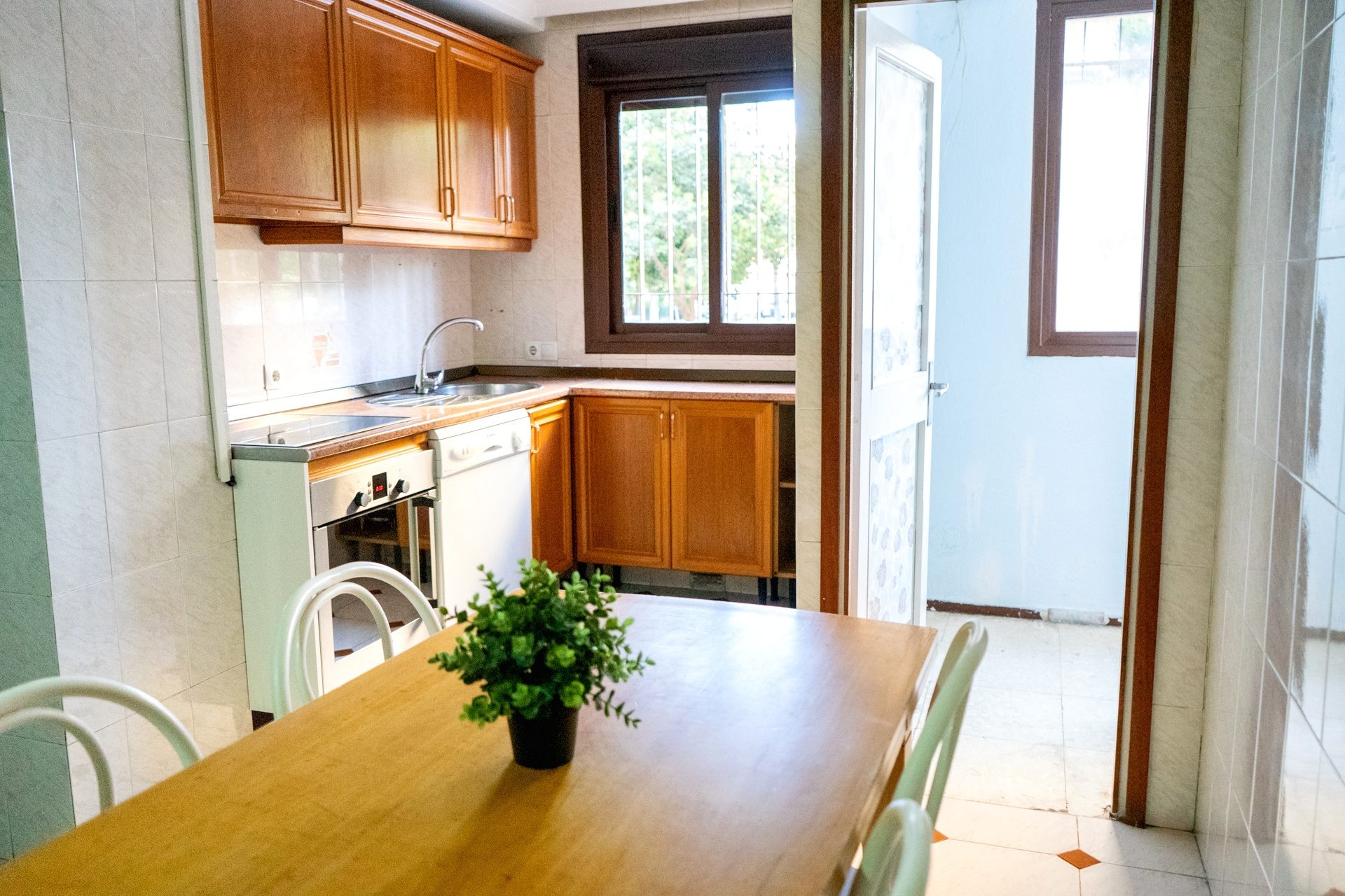 Gran Piso de 5 Habitaciones en Grupo Óscar Carvallo - Nervion