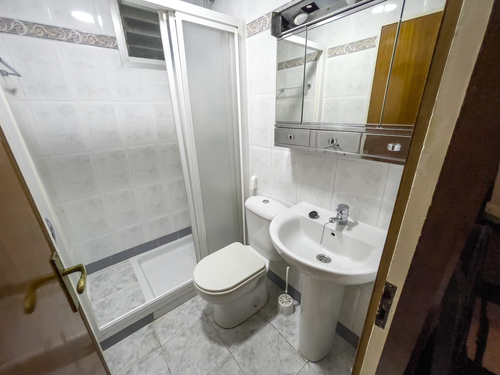 Gran Piso de 5 Habitaciones en Grupo Óscar Carvallo - Nervion