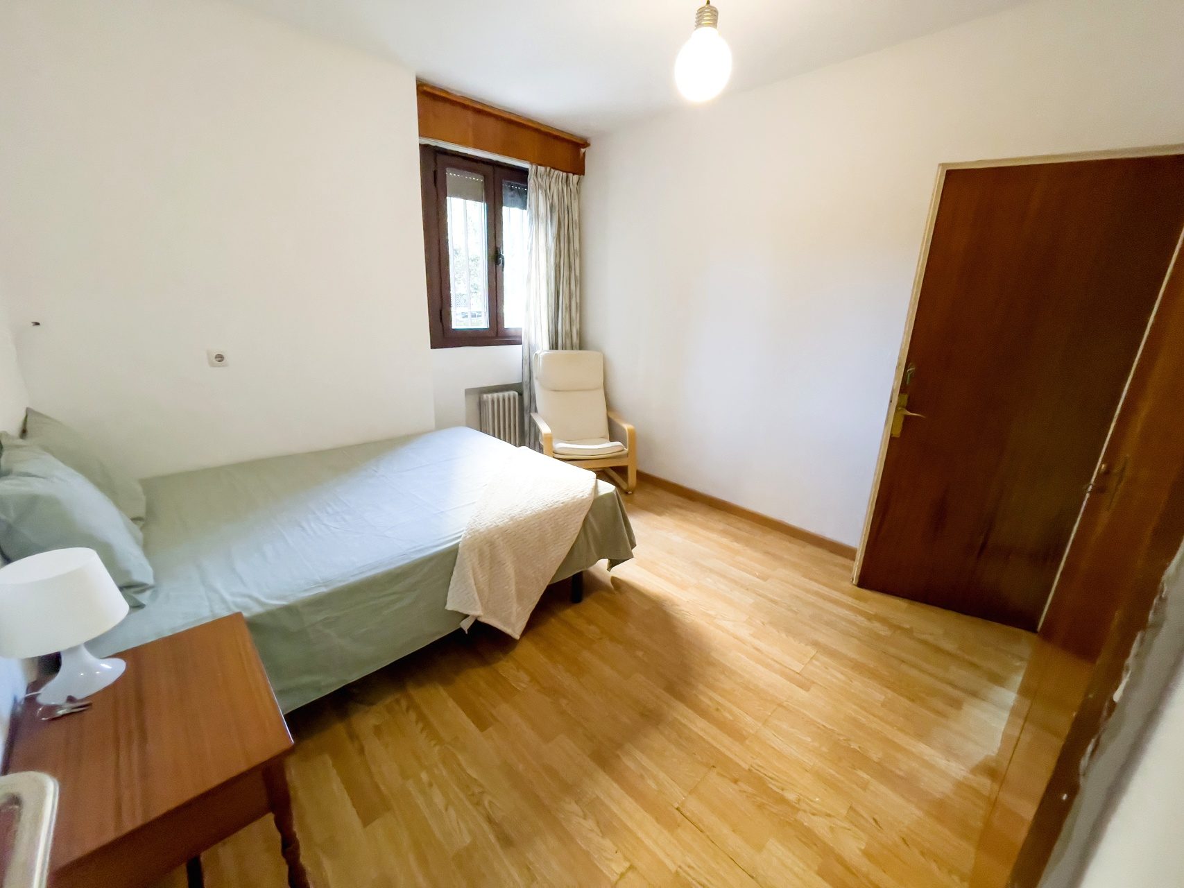 Gran Piso de 5 Habitaciones en Grupo Óscar Carvallo - Nervion