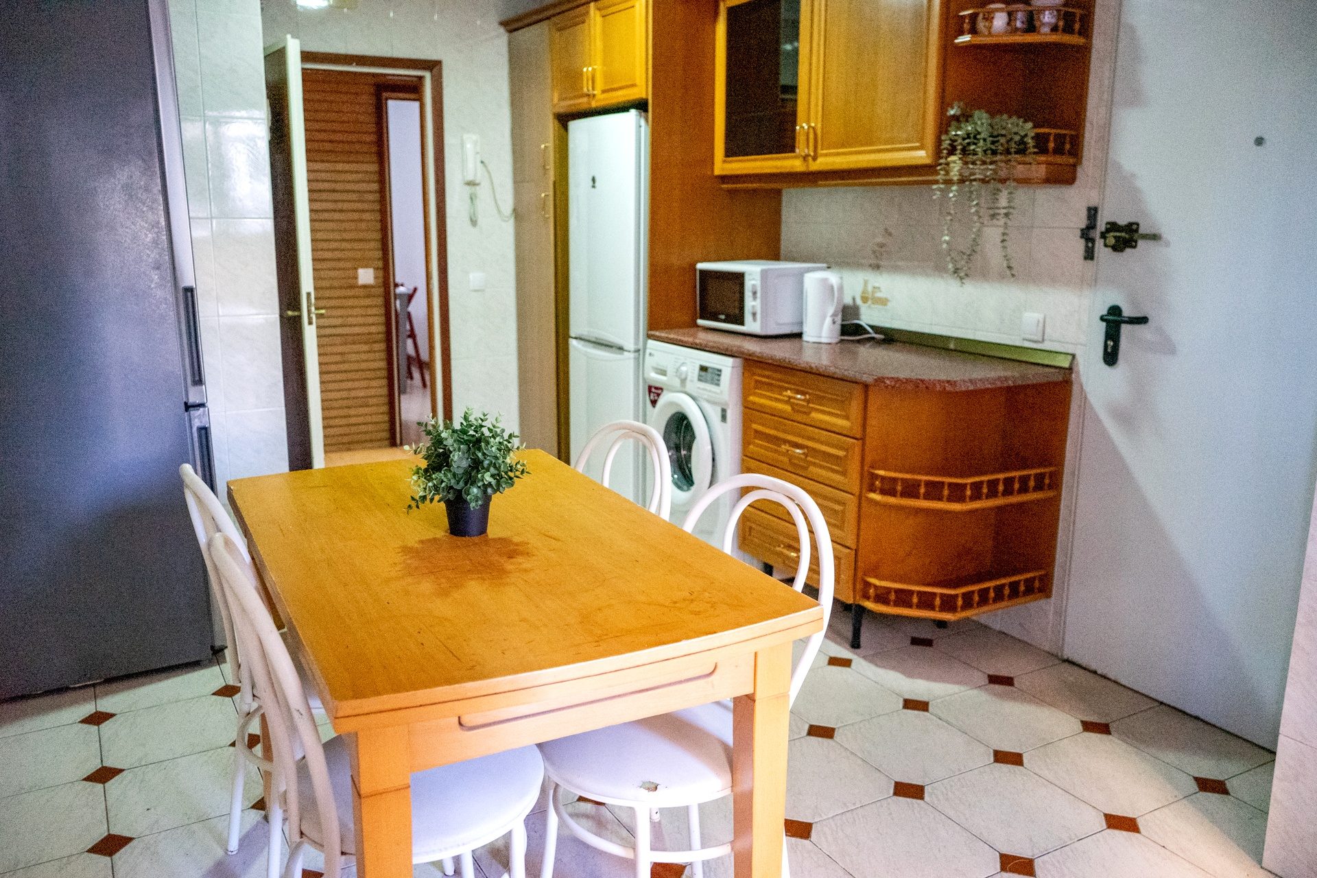 Gran Piso de 5 Habitaciones en Grupo Óscar Carvallo - Nervion