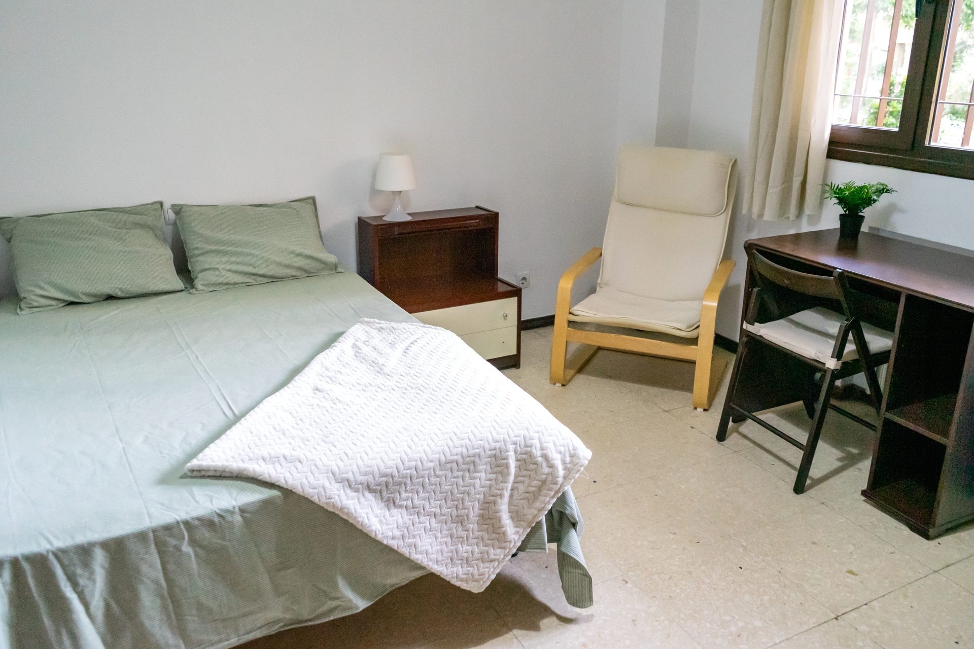 Gran Piso de 5 Habitaciones en Grupo Óscar Carvallo - Nervion
