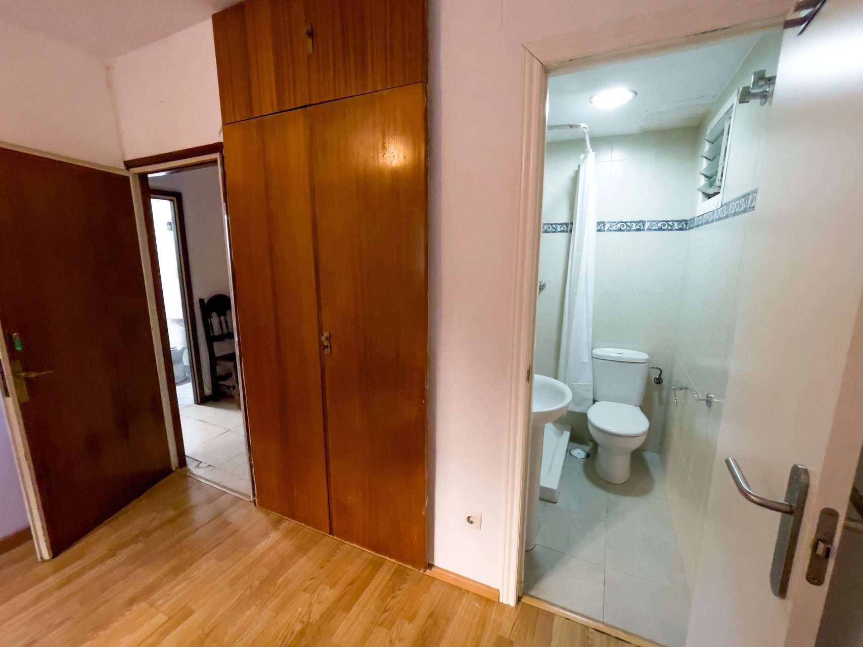 Gran Piso de 5 Habitaciones en Grupo Óscar Carvallo - Nervion