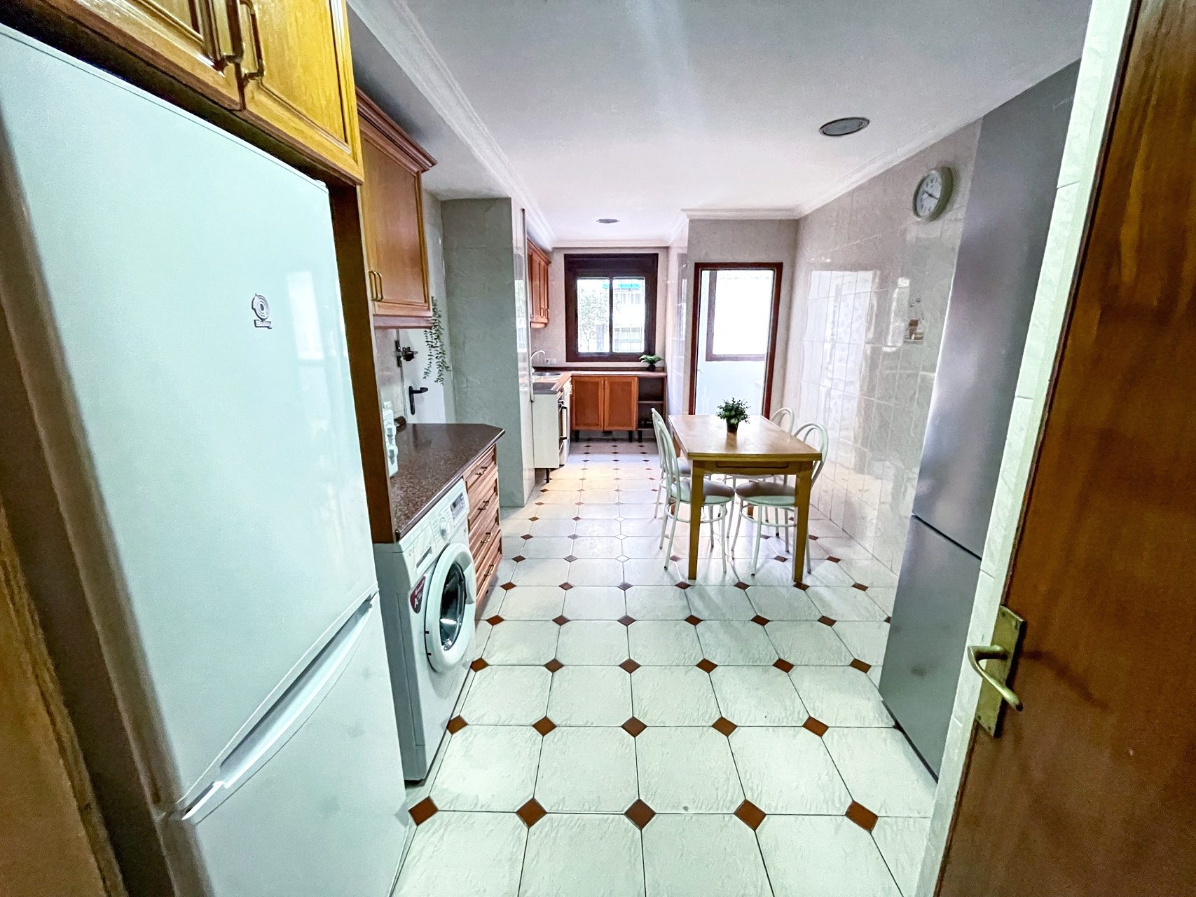 Gran Piso de 5 Habitaciones en Grupo Óscar Carvallo - Nervion