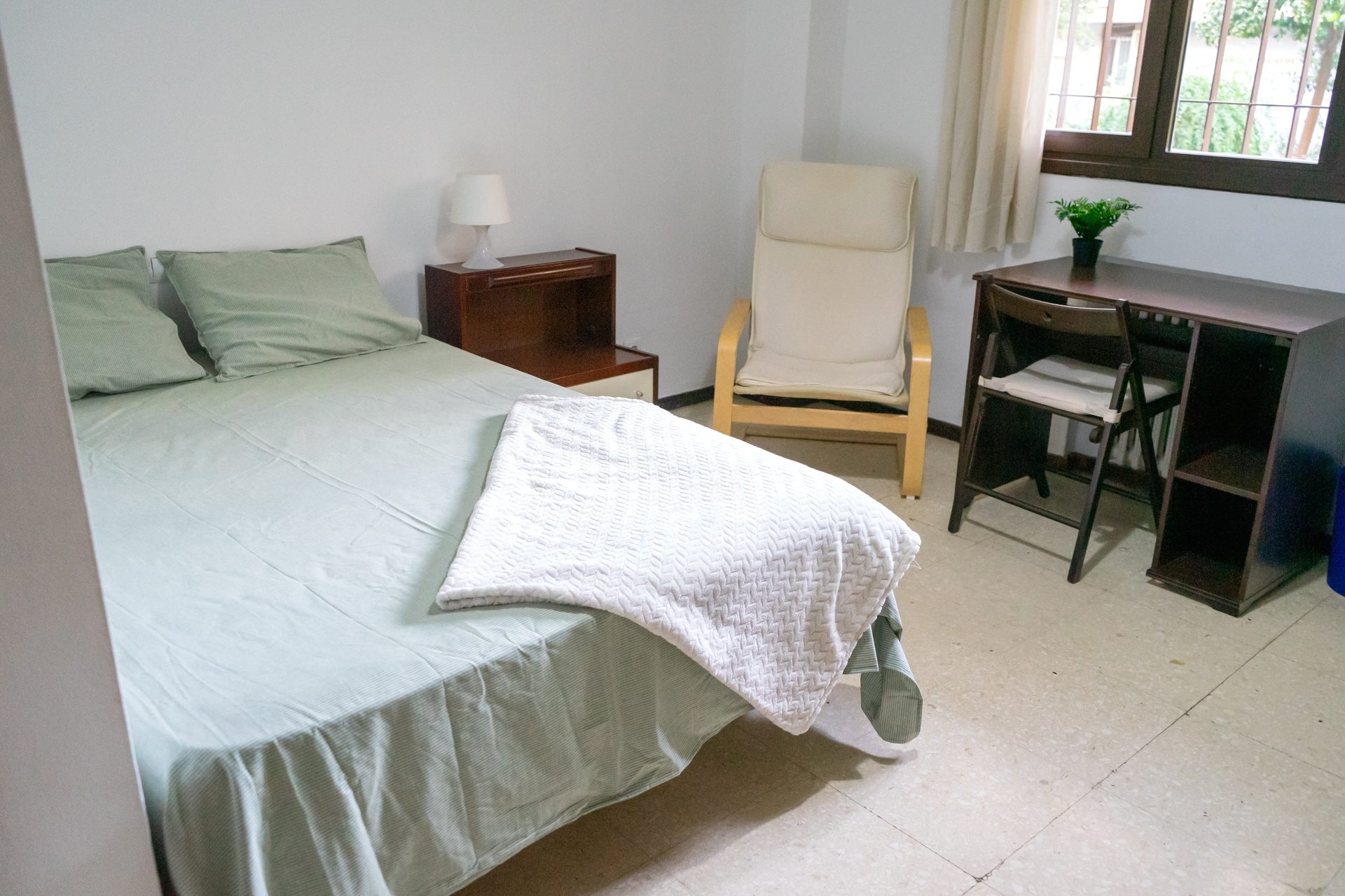 Gran Piso de 5 Habitaciones en Grupo Óscar Carvallo - Nervion