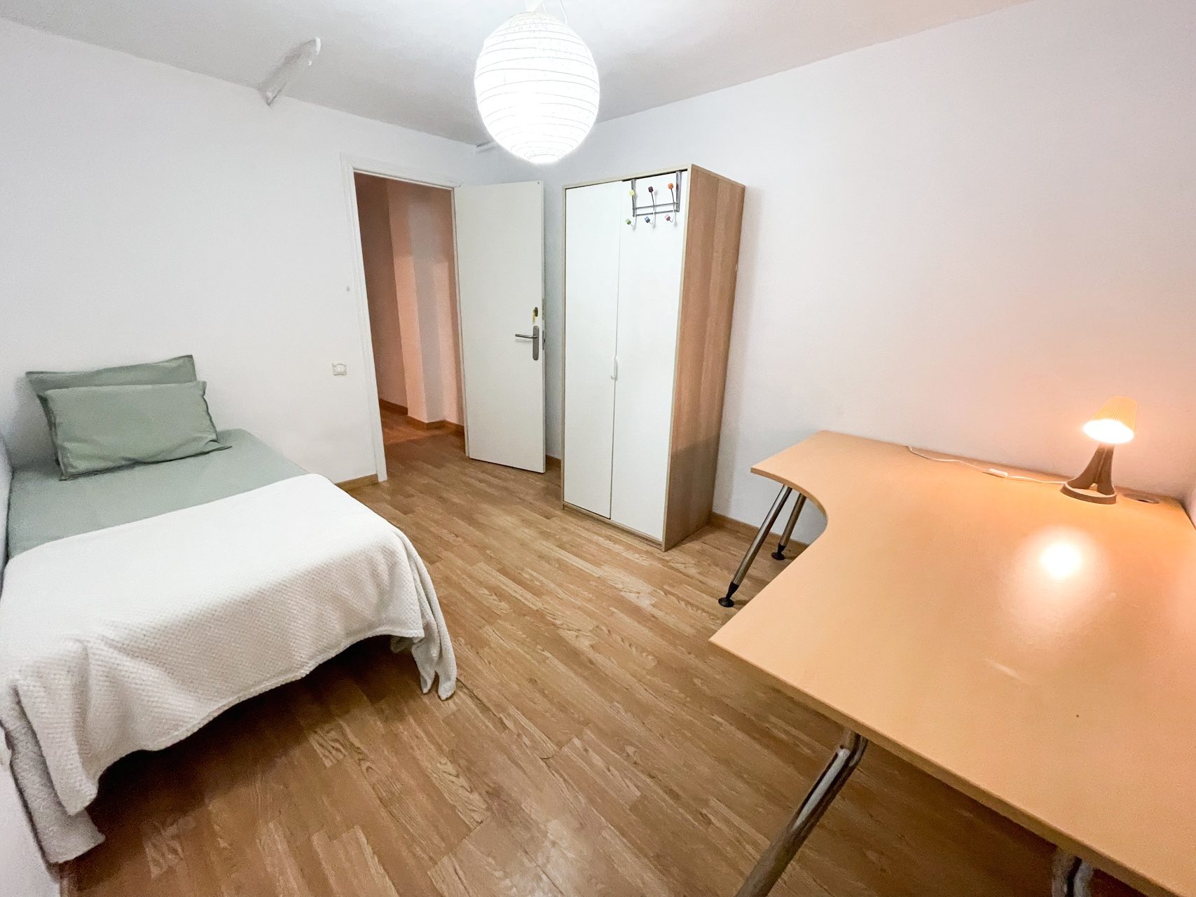 Gran Piso de 5 Habitaciones en Grupo Óscar Carvallo - Nervion