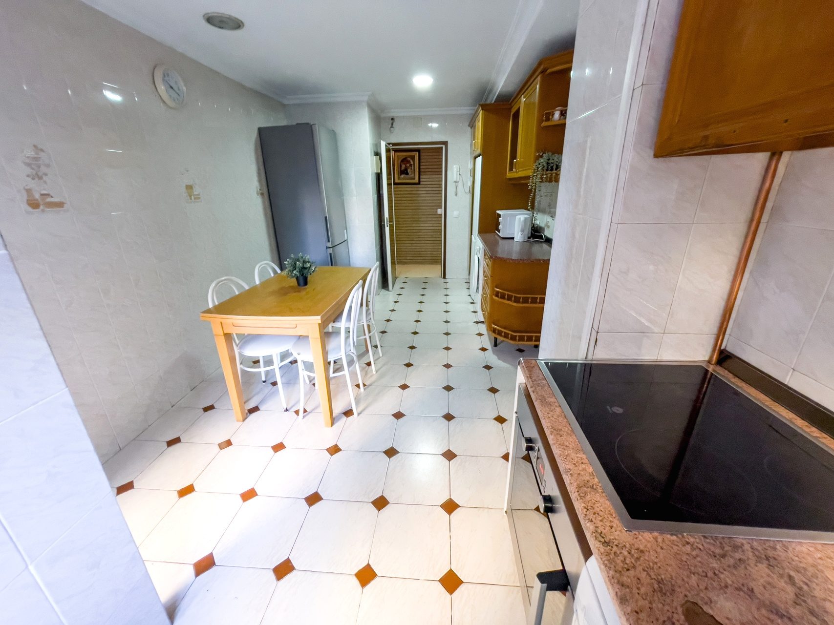 Gran Piso de 5 Habitaciones en Grupo Óscar Carvallo - Nervion