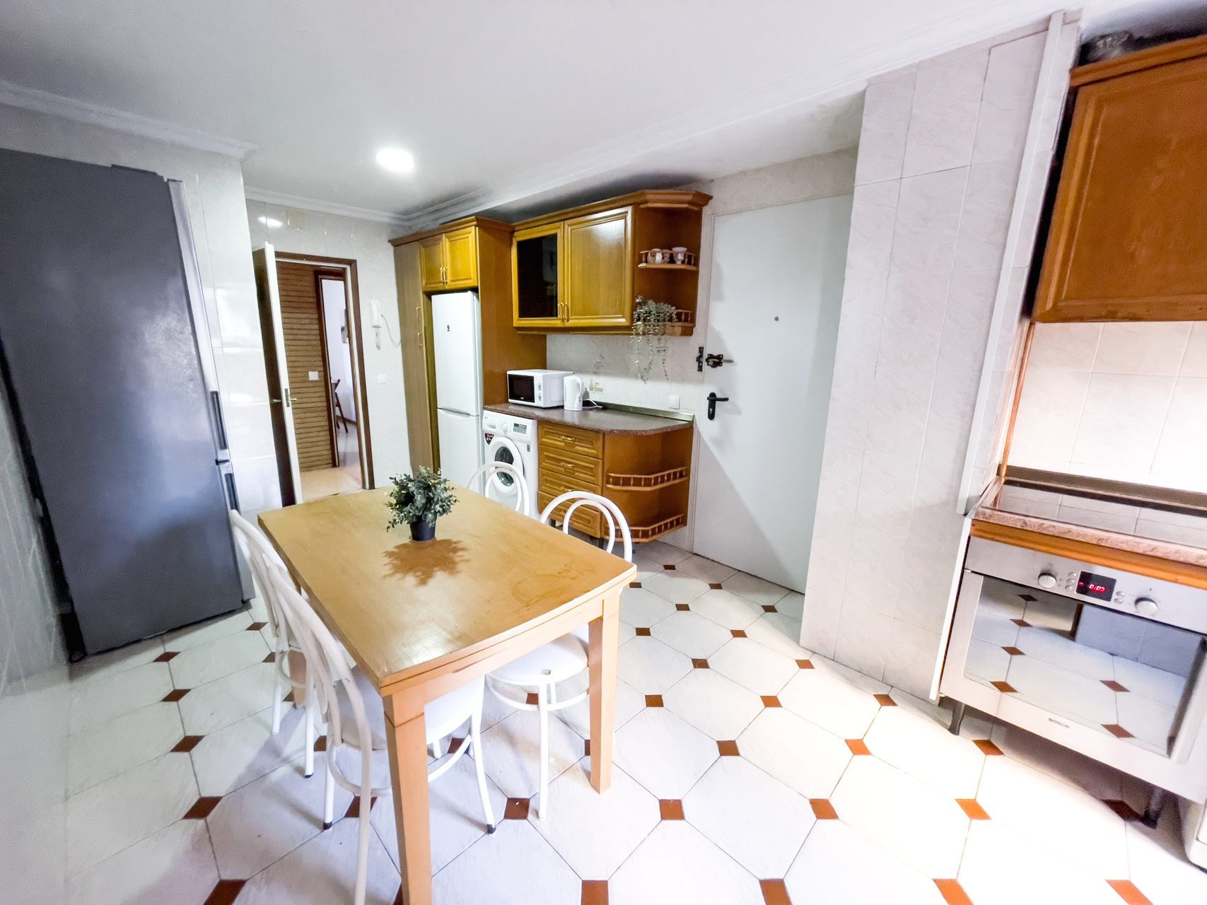 Gran Piso de 5 Habitaciones en Grupo Óscar Carvallo - Nervion