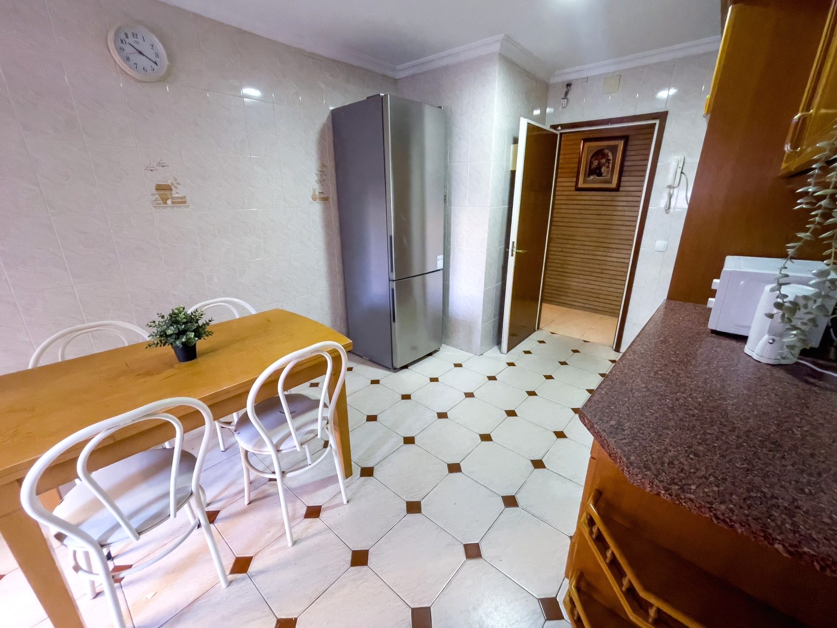 Gran Piso de 5 Habitaciones en Grupo Óscar Carvallo - Nervion