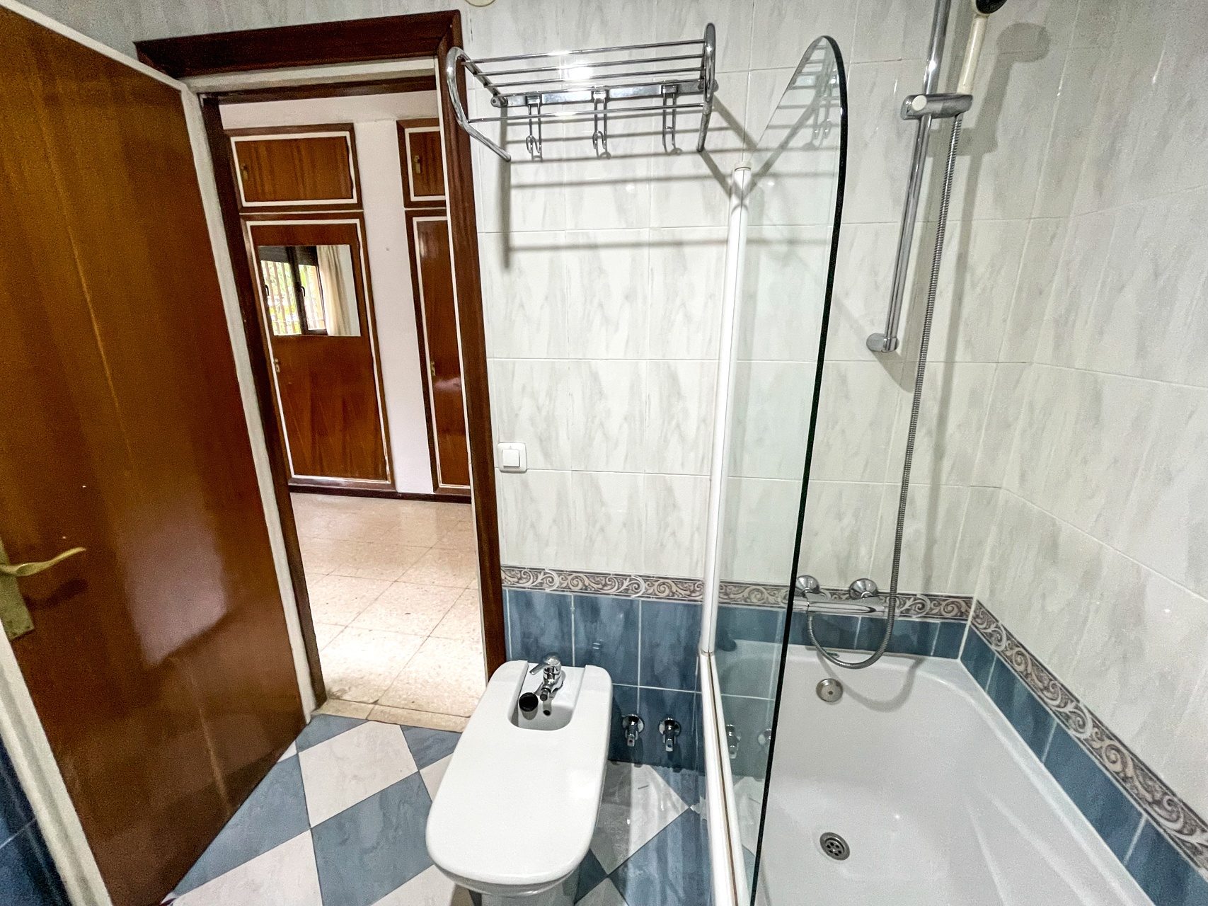 Gran Piso de 5 Habitaciones en Grupo Óscar Carvallo - Nervion