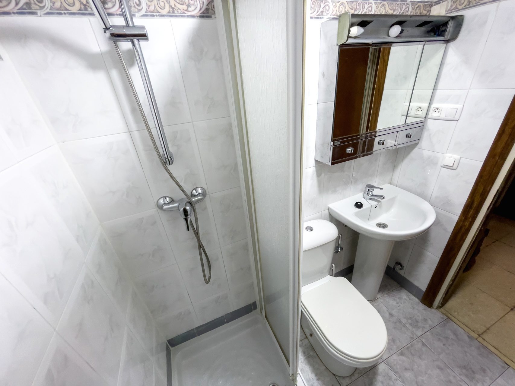 Gran Piso de 5 Habitaciones en Grupo Óscar Carvallo - Nervion