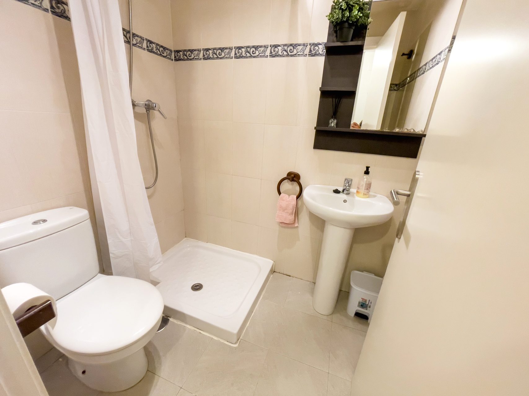 Gran Piso de 5 Habitaciones en Grupo Óscar Carvallo - Nervion
