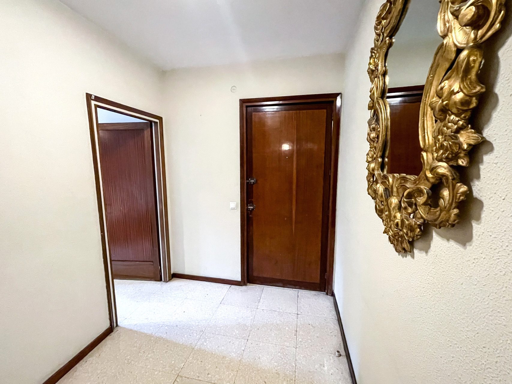 Gran Piso de 5 Habitaciones en Grupo Óscar Carvallo - Nervion