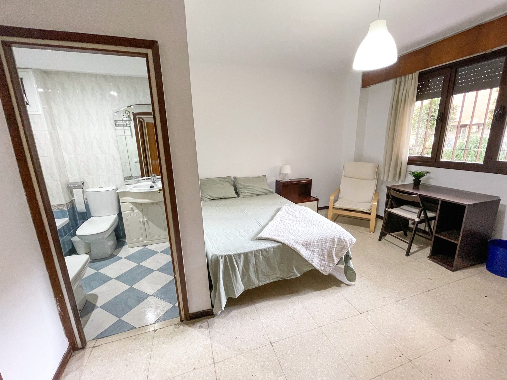 Gran Piso de 5 Habitaciones en Grupo Óscar Carvallo - Nervion