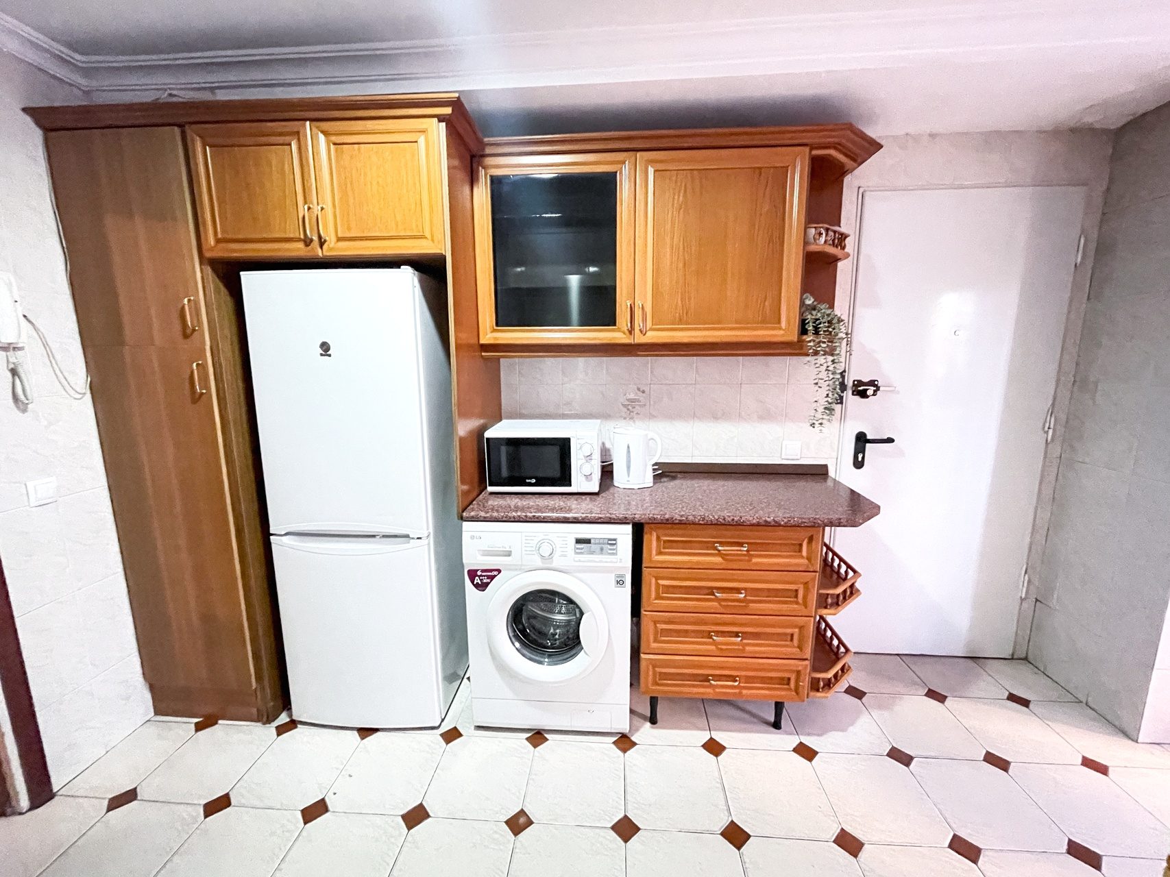 Gran Piso de 5 Habitaciones en Grupo Óscar Carvallo - Nervion