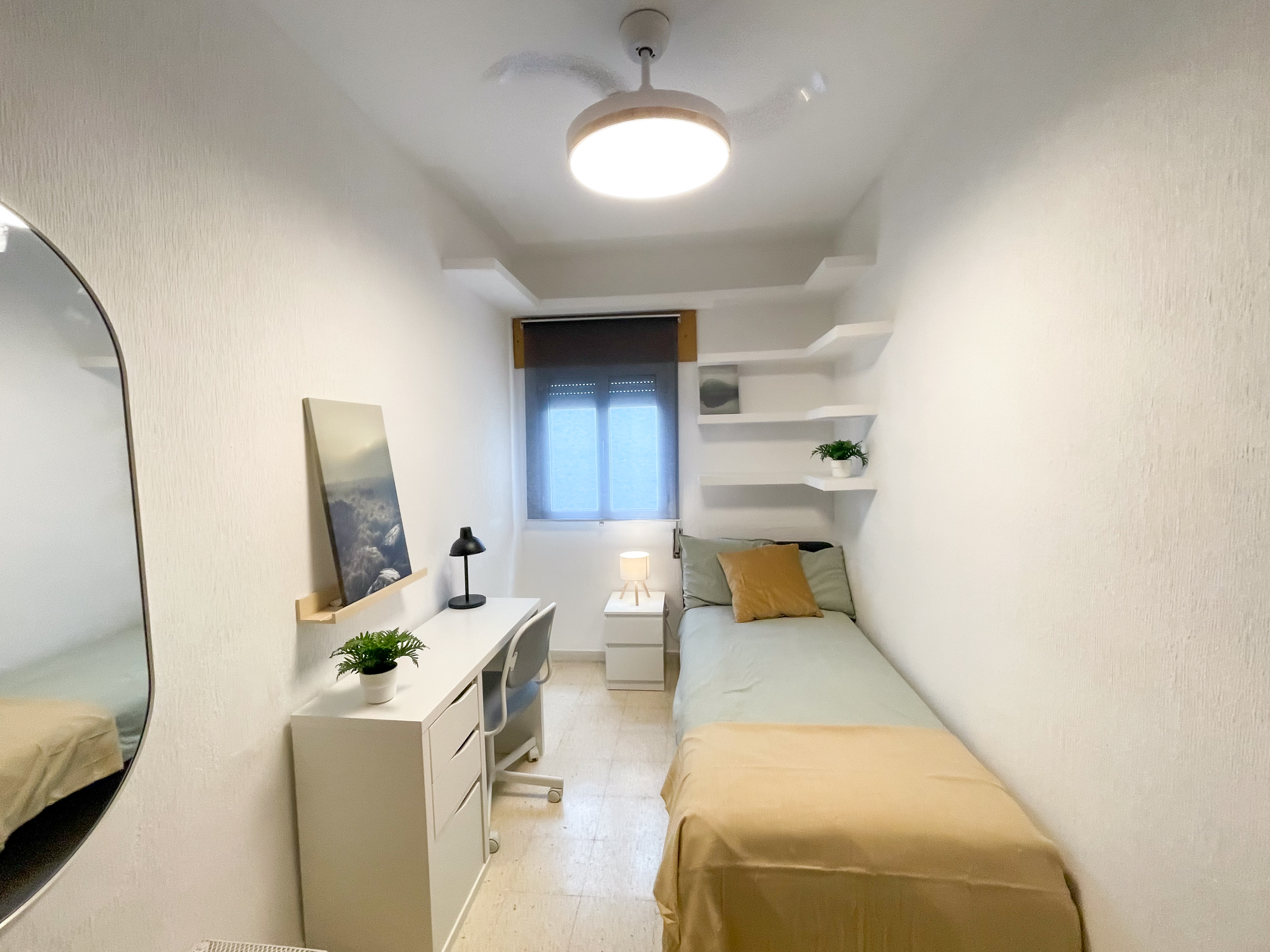 Single room for students in Triana, Seville