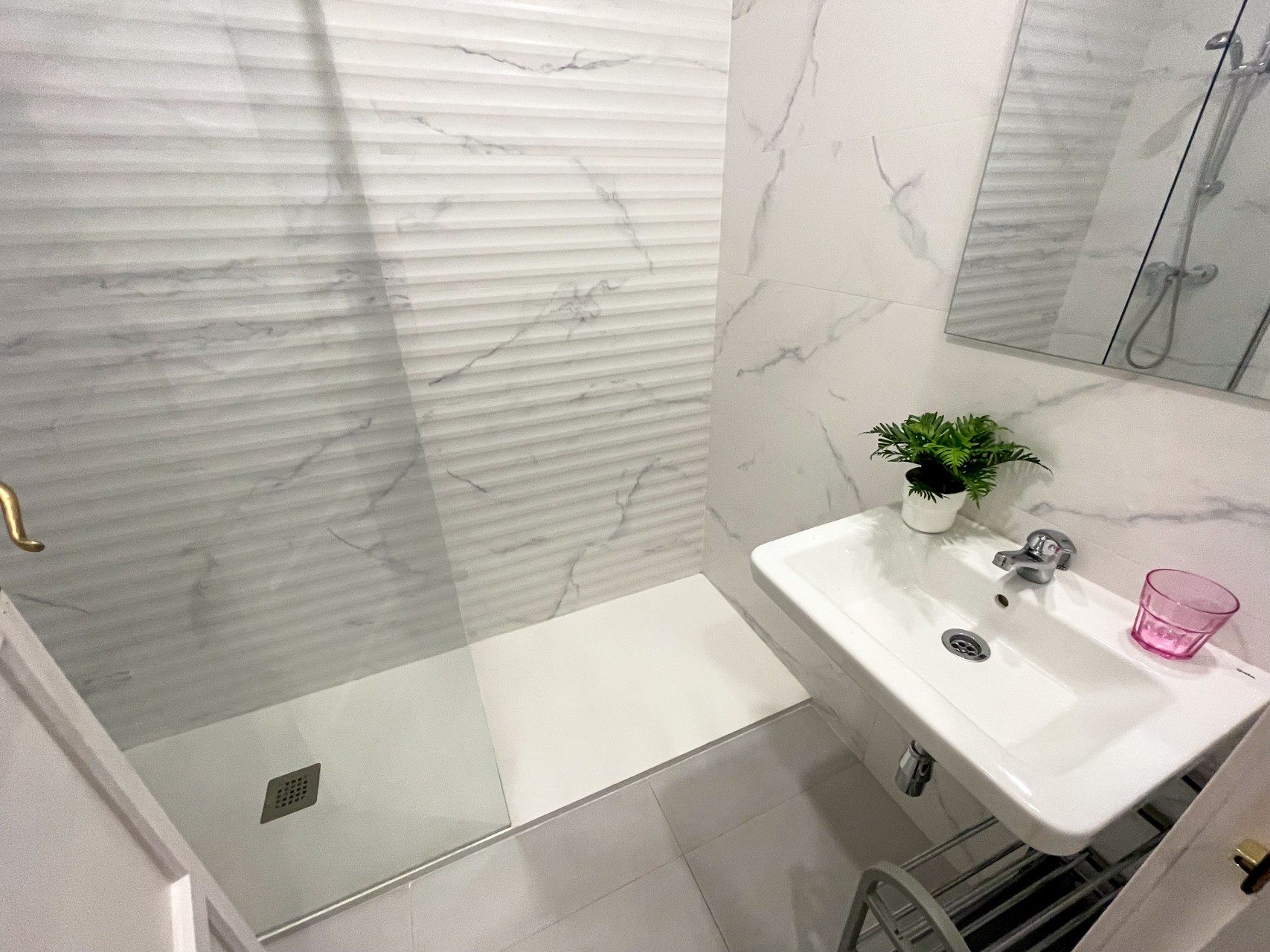 Habitación doble con baño privado para estudiantes en Sevilla
