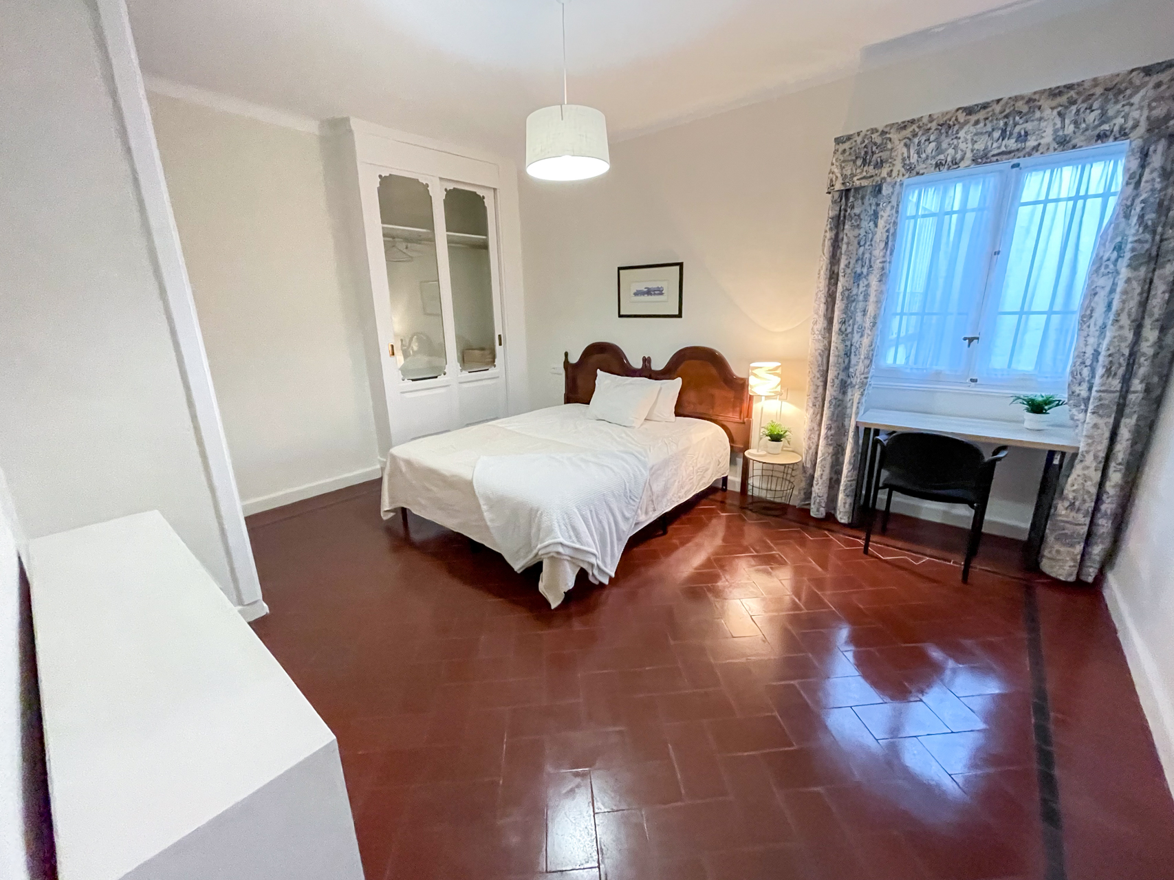Habitación doble con baño privado para estudiantes en Sevilla