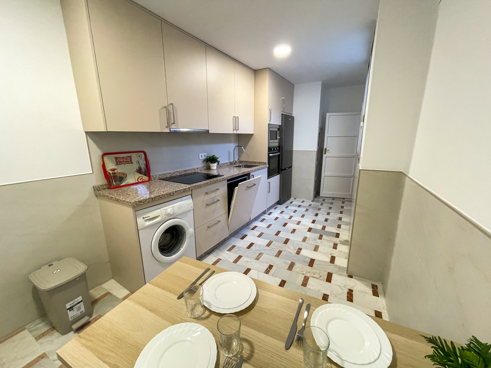 Habitación doble con baño privado para estudiantes en Sevilla