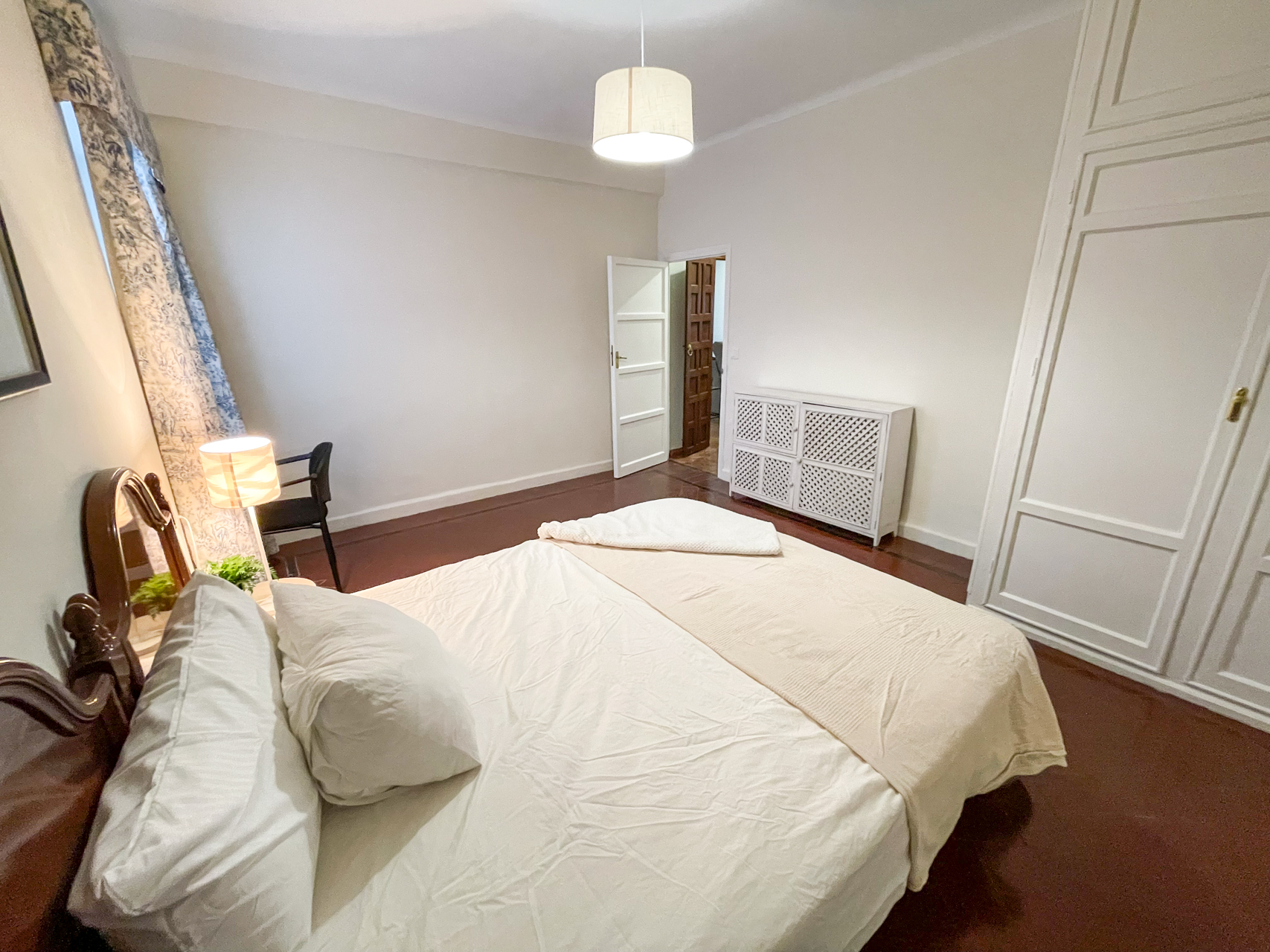 Habitación doble con baño privado para estudiantes en Sevilla