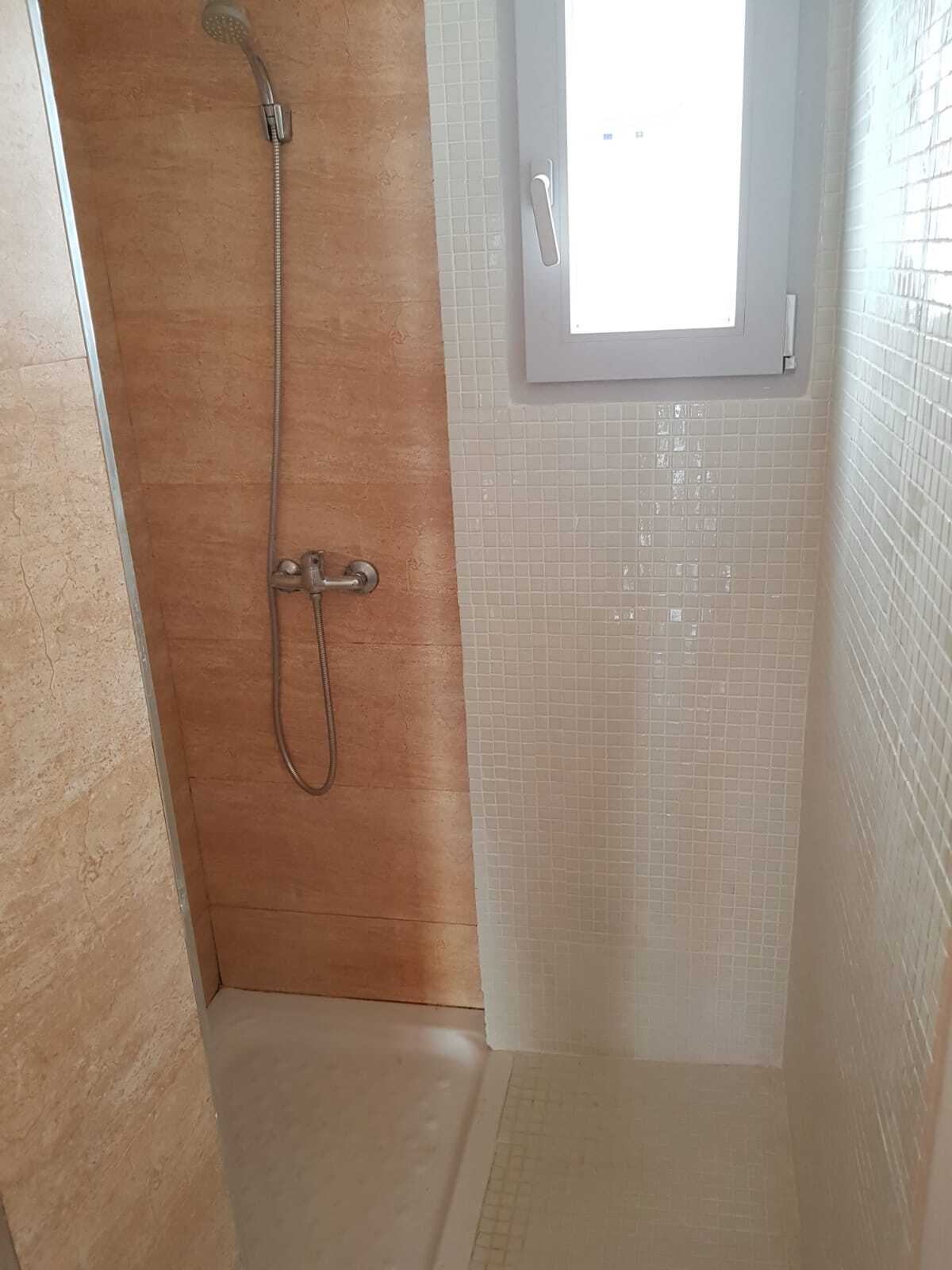 Habitación con escritorio para estudiantes en Triana, Sevilla