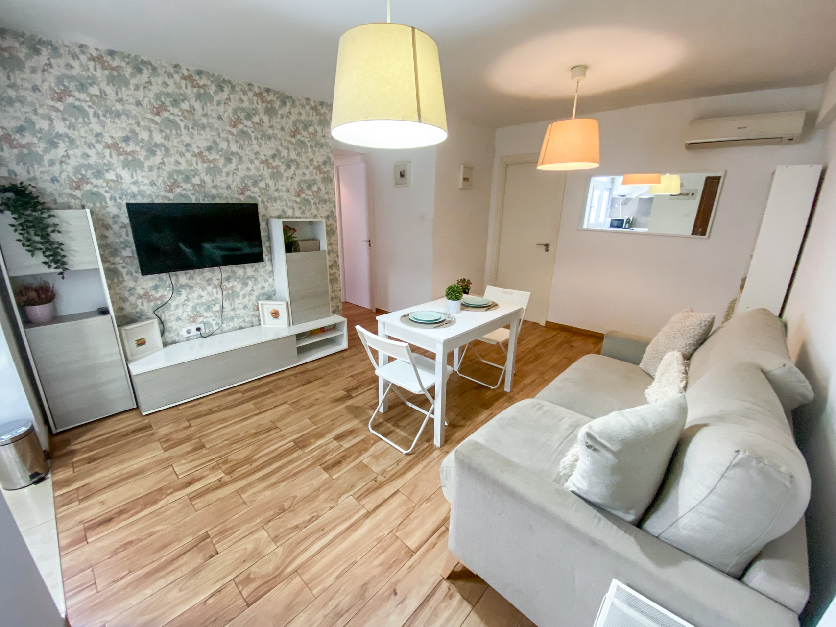 Habitación con escritorio para estudiantes en Triana, Sevilla