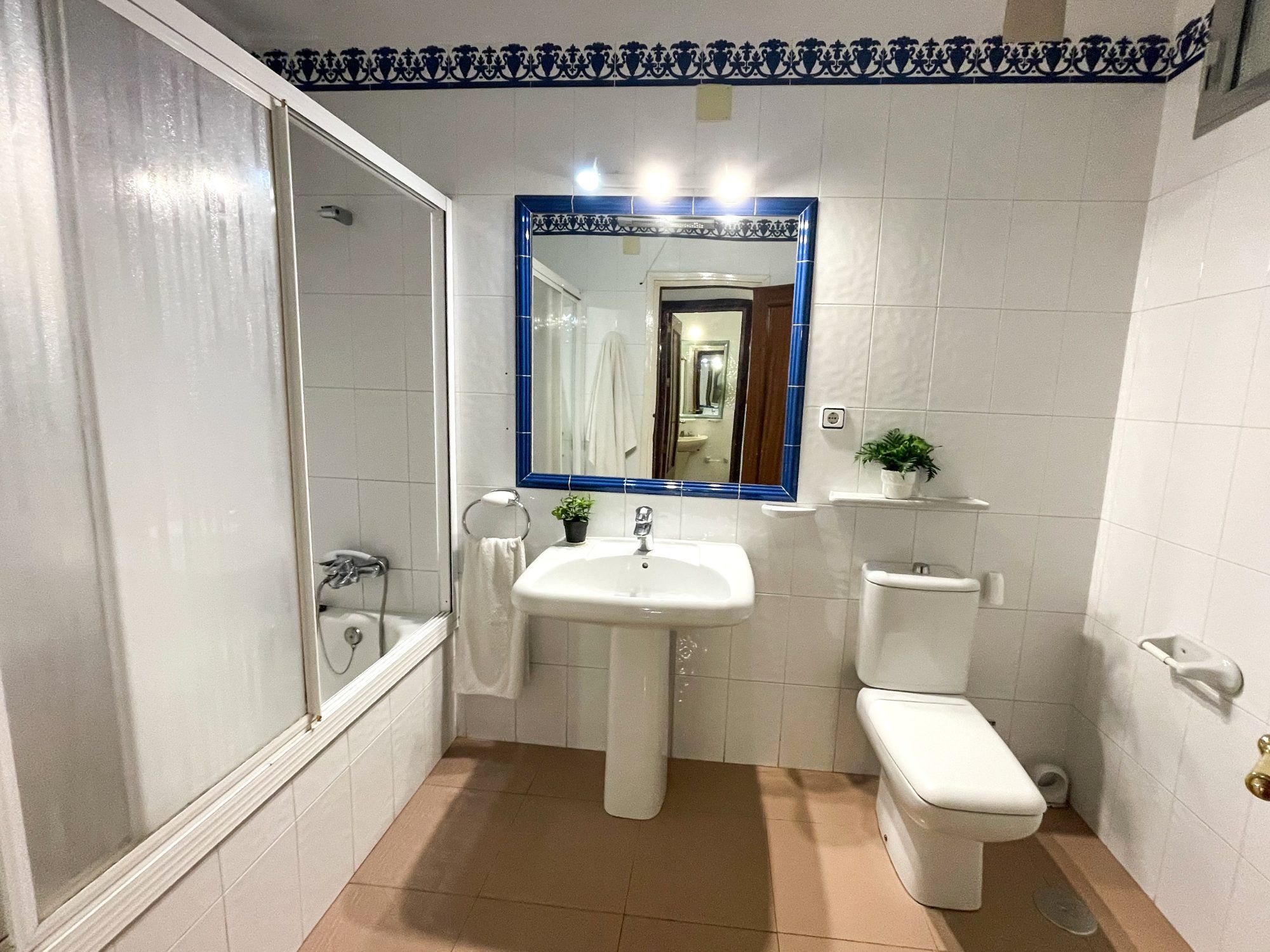 Apartamento de 5 Habitaciones Grandes – calle Fortaleza, Triana, Sevilla