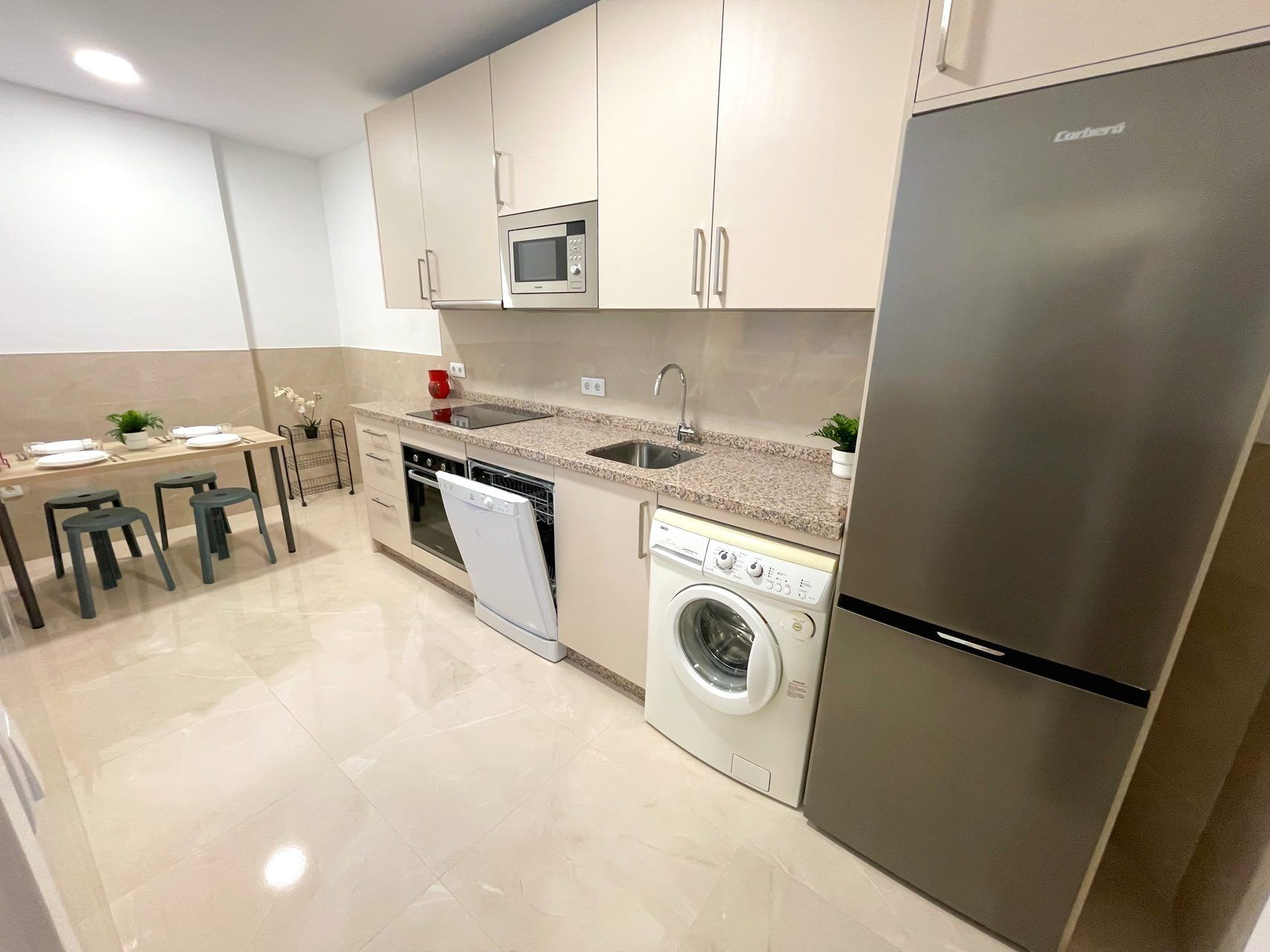 Habitación con baño privado, calle Miguel Mañara, Sevilla