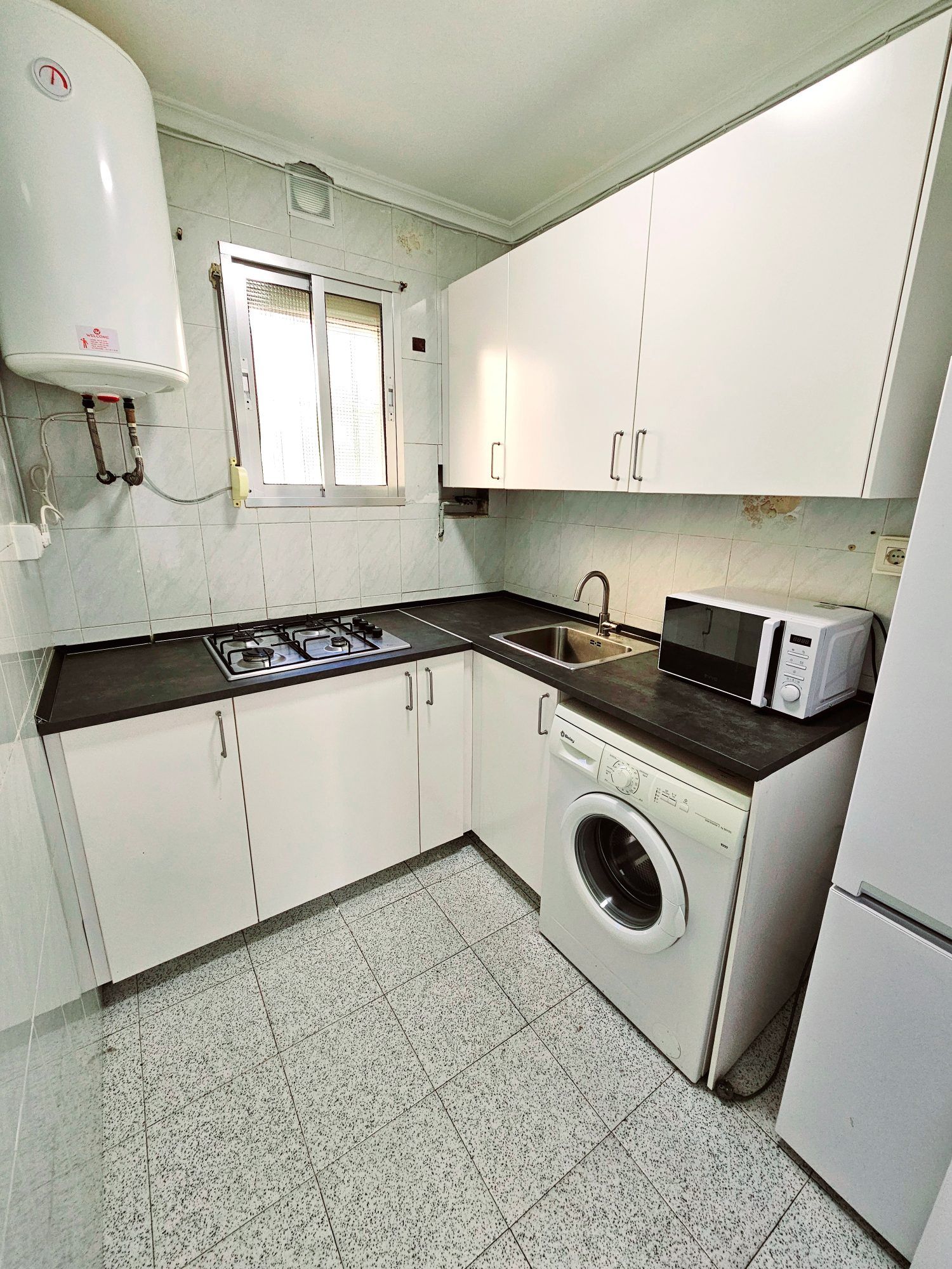 Piso de tres habitaciones en Calle Ferrobús, Macarena, Sevilla