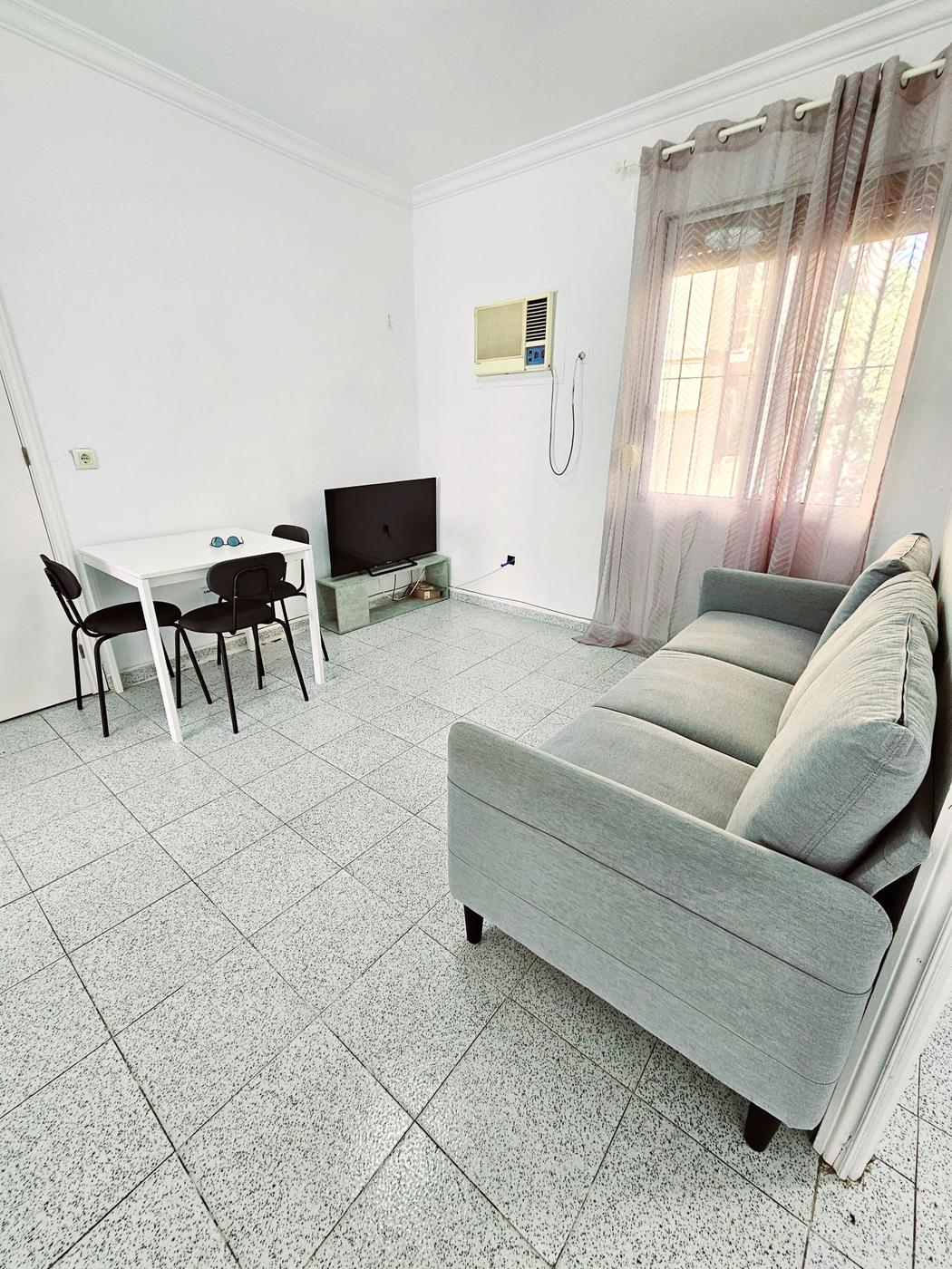Piso de tres habitaciones en Calle Ferrobús, Macarena, Sevilla