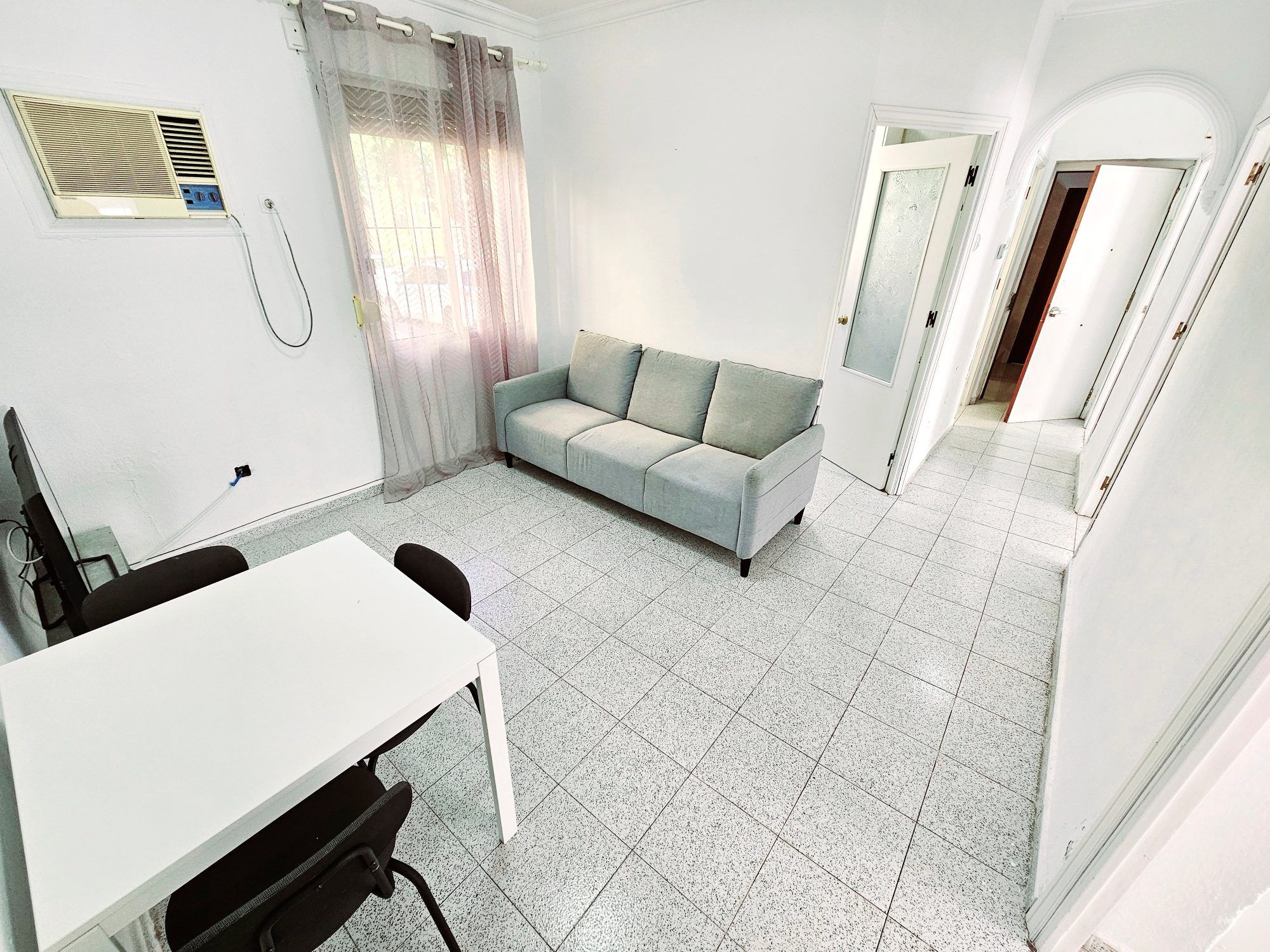 Piso de tres habitaciones en Calle Ferrobús, Macarena, Sevilla