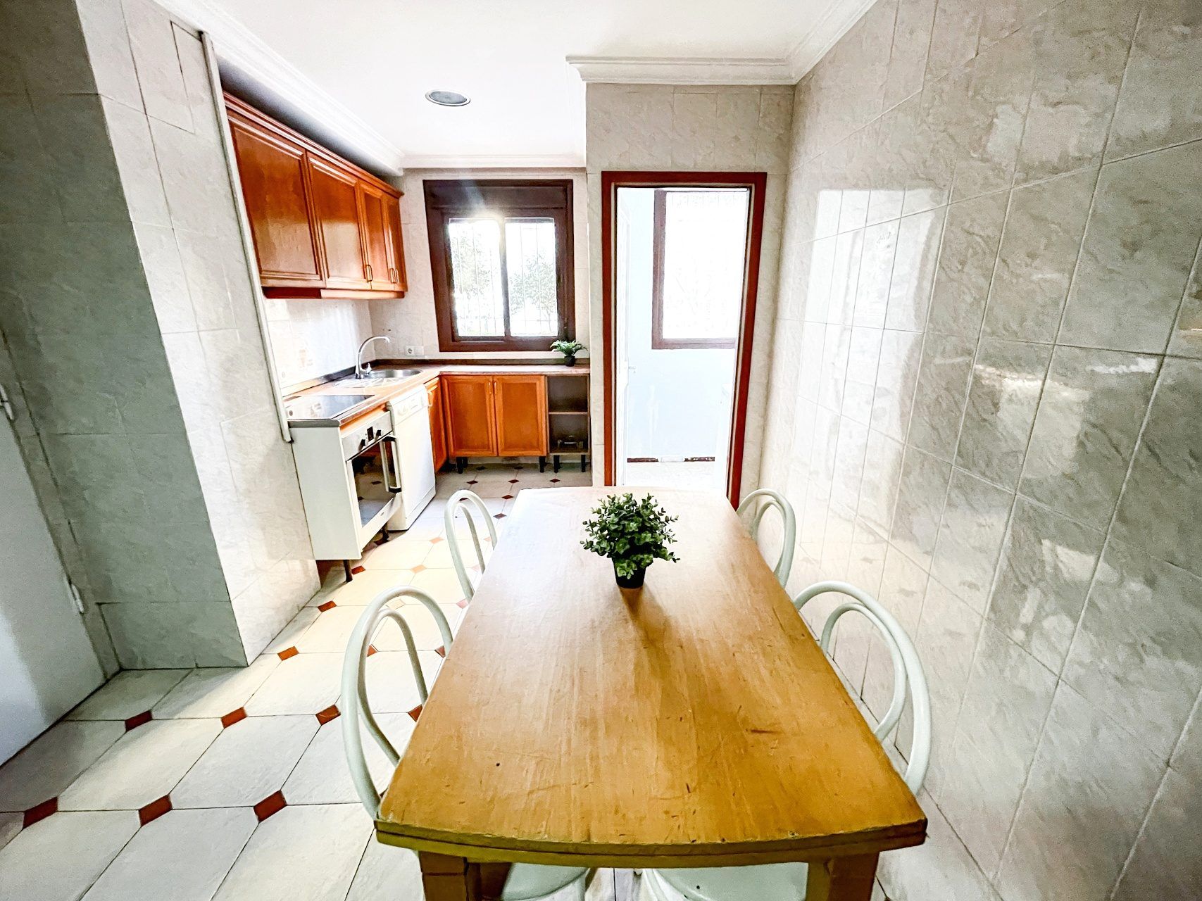 Habitación en calle Grupo Oscar Carvallo, Nervión, Sevilla