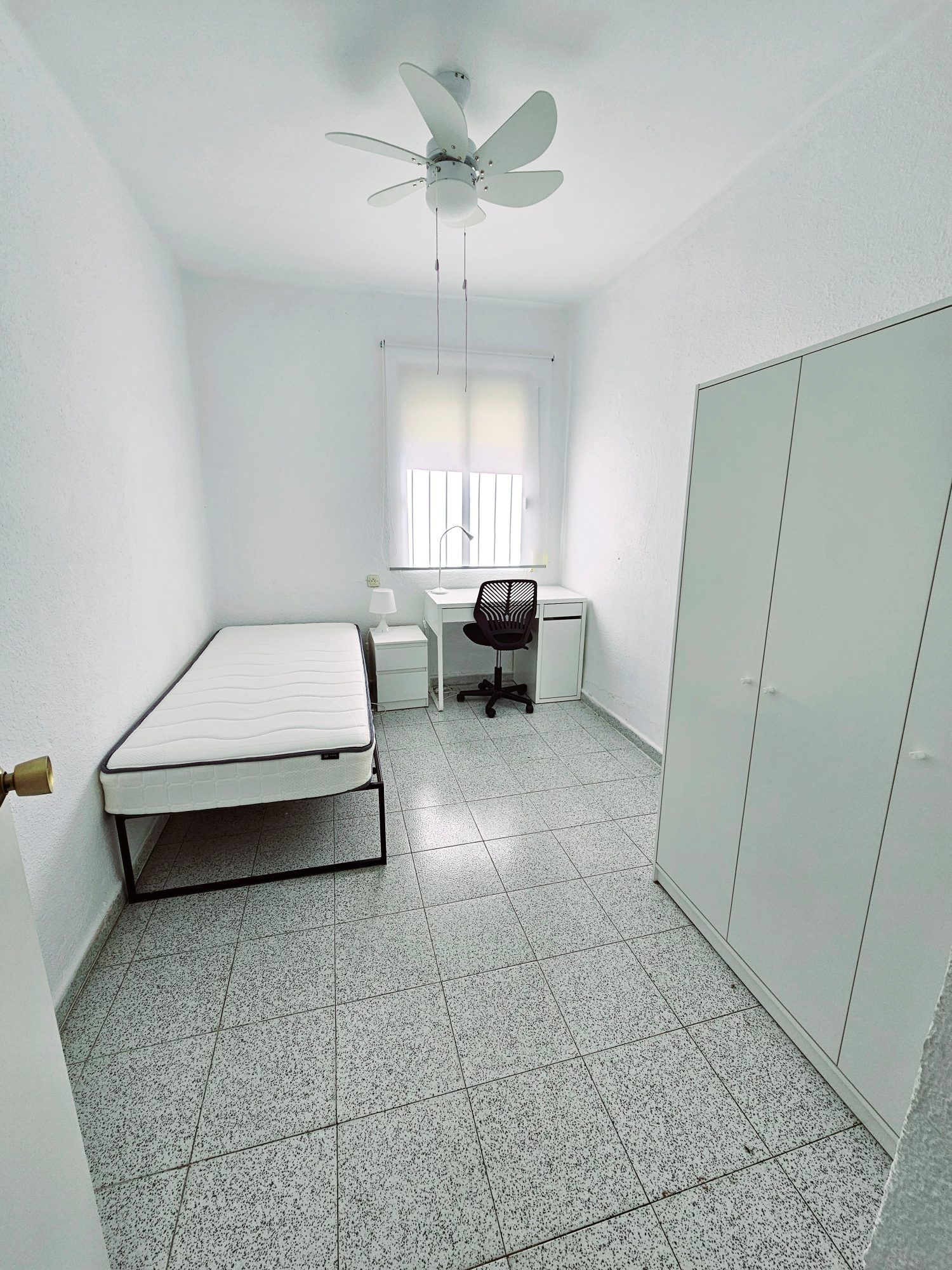 Habitación individual en Macarena, calle Ferrobus, Sevilla