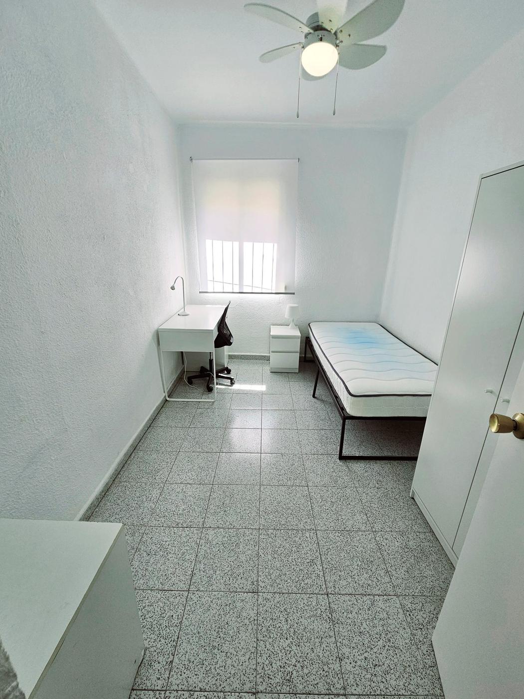Habitación individual en Macarena, calle Ferrobus, Sevilla