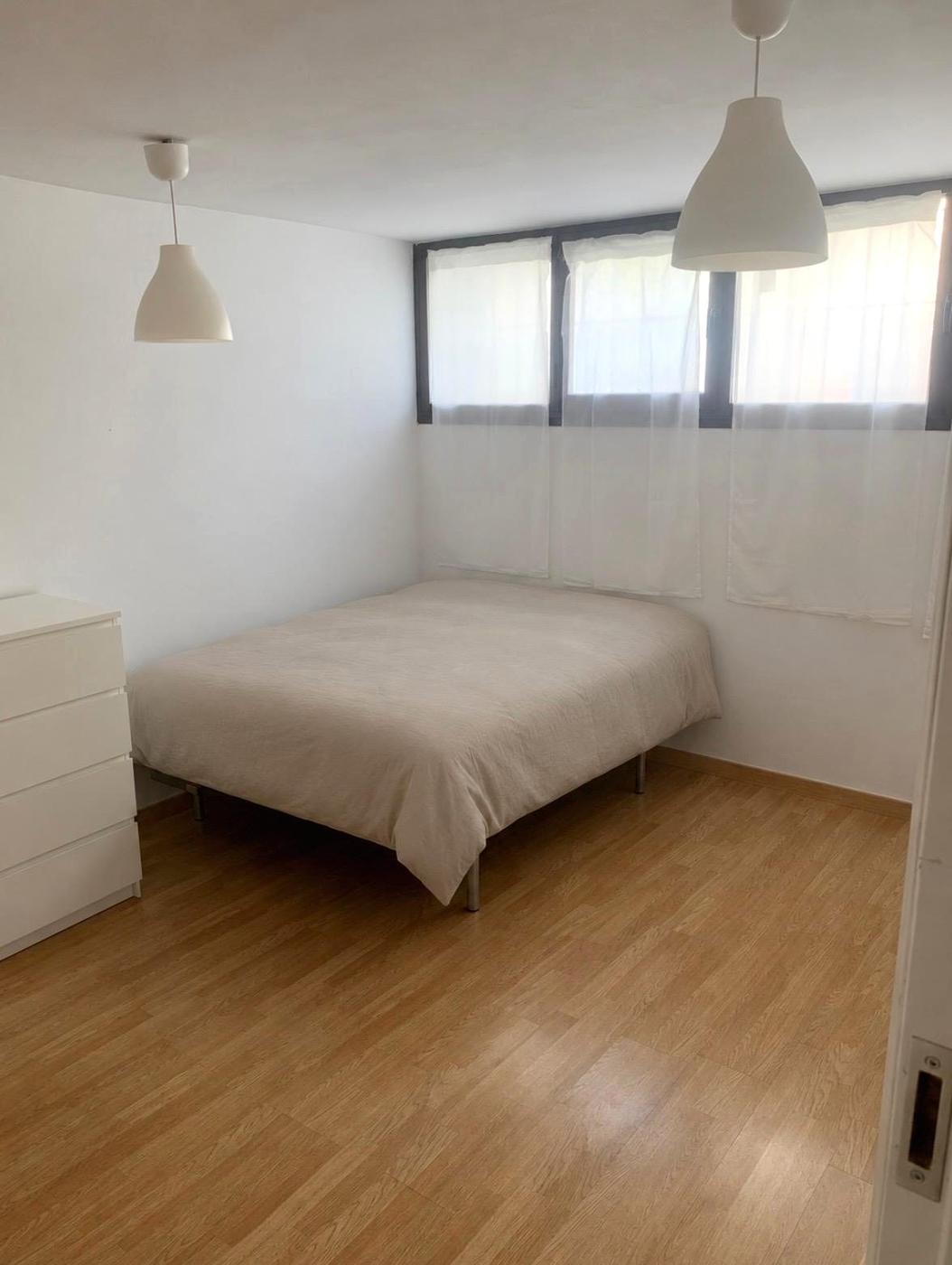 Habitación en calle Grupo Oscar Carvallo, Nervión, Sevilla